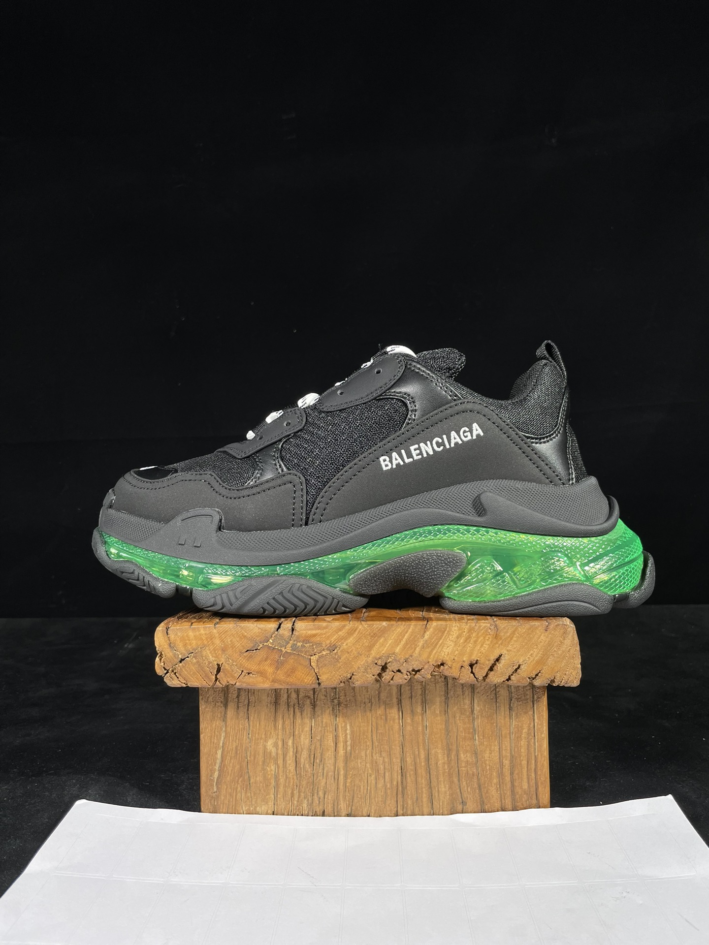 巴黎世家 工厂优势放货，欢迎合作‼️巴黎2代气垫 黑绿折边该有的材料配置、做工工艺和配套配件全部拉满！货