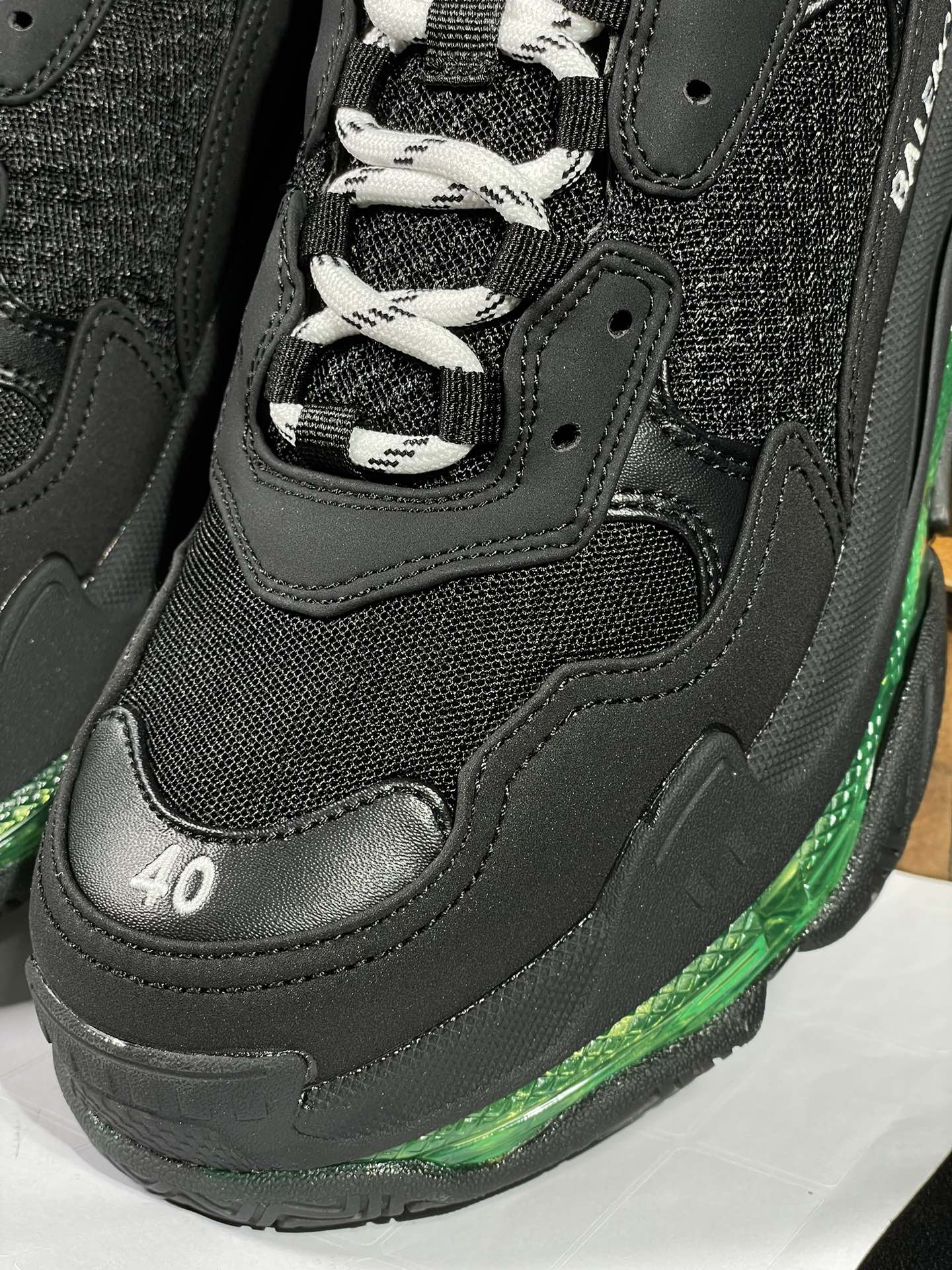 巴黎世家 工厂优势放货，欢迎合作‼️巴黎2代气垫 黑绿折边该有的材料配置、做工工艺和配套配件全部拉满！货