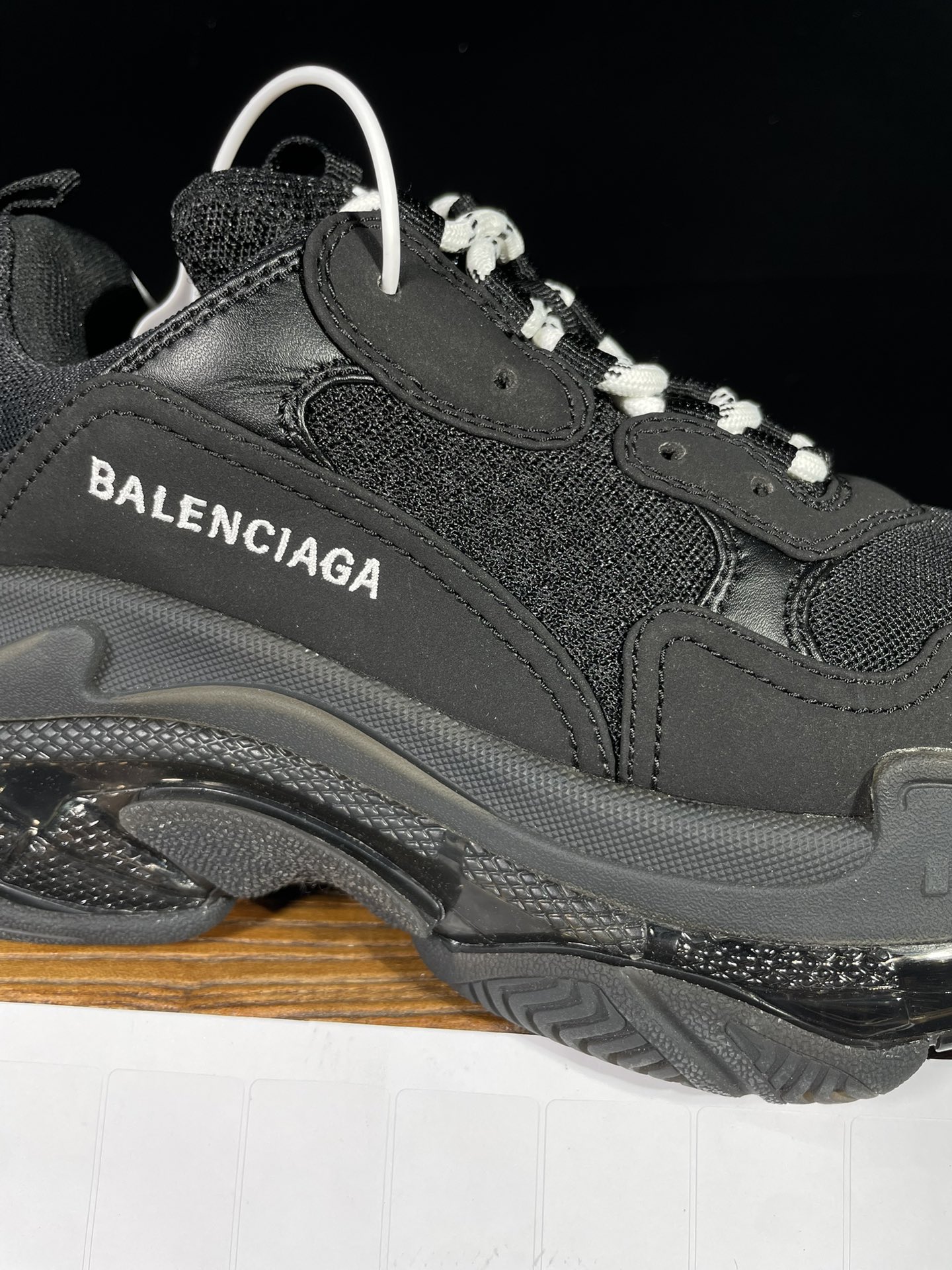 巴黎世家 工厂优势放货，欢迎合作‼️巴黎2代气垫 全黑折边该有的材料配置、做工工艺和配套配件全部拉满！货