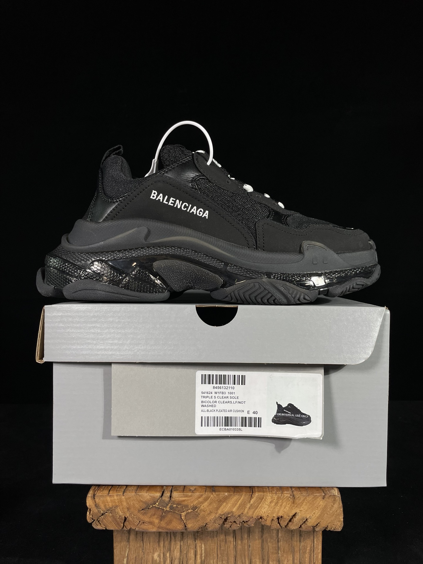 巴黎世家 工厂优势放货，欢迎合作‼️巴黎2代气垫 全黑折边该有的材料配置、做工工艺和配套配件全部拉满！货