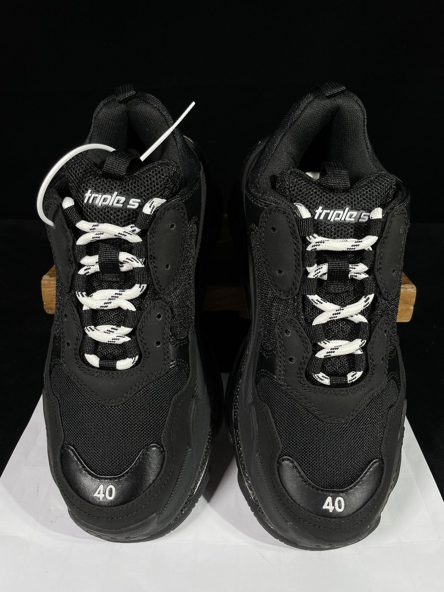 巴黎世家 工厂优势放货，欢迎合作‼️巴黎2代气垫 全黑折边该有的材料配置、做工工艺和配套配件全部拉满！货