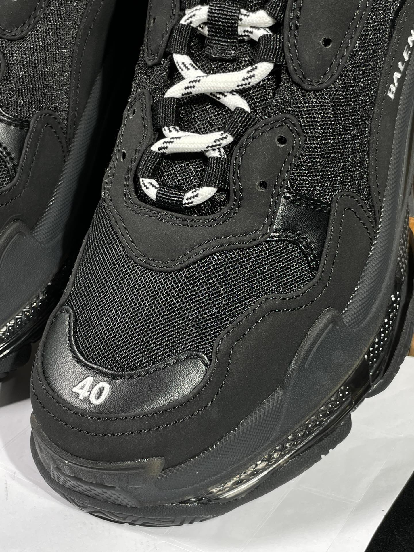 巴黎世家 工厂优势放货，欢迎合作‼️巴黎2代气垫 全黑折边该有的材料配置、做工工艺和配套配件全部拉满！货