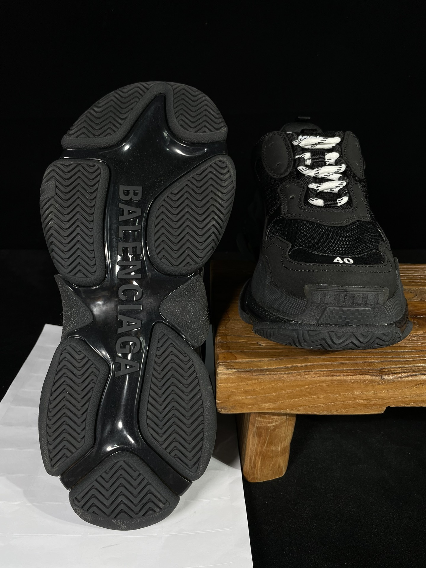 巴黎世家 工厂优势放货，欢迎合作‼️巴黎2代气垫 全黑折边该有的材料配置、做工工艺和配套配件全部拉满！货