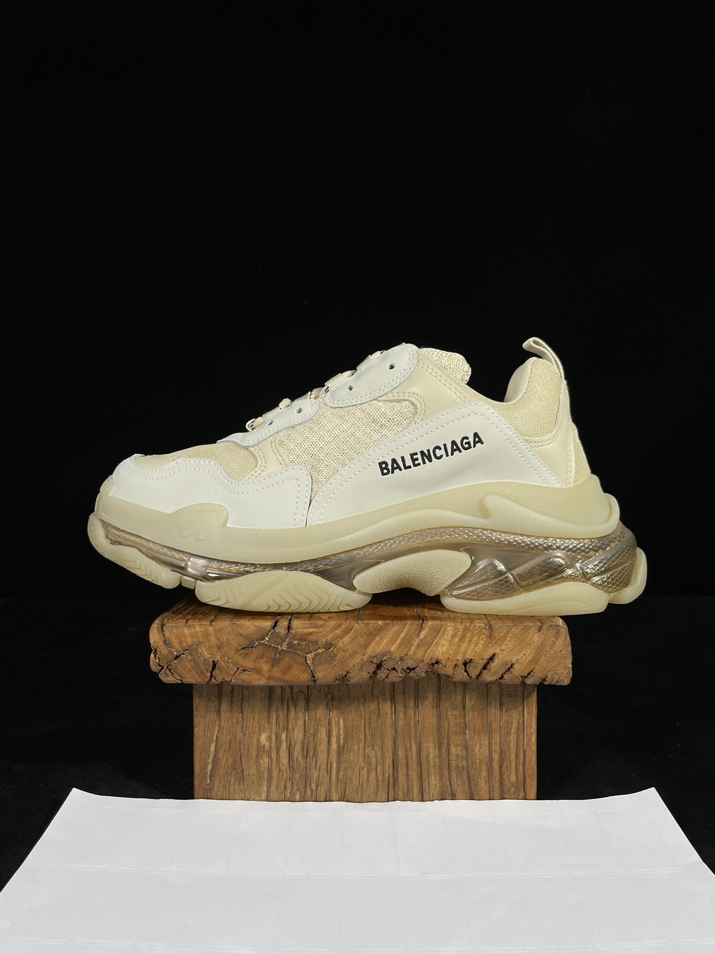 巴黎世家 工厂优势放货，欢迎合作‼️巴黎2代气垫 米黄该有的材料配置、做工工艺和配套配件全部拉满！货量足