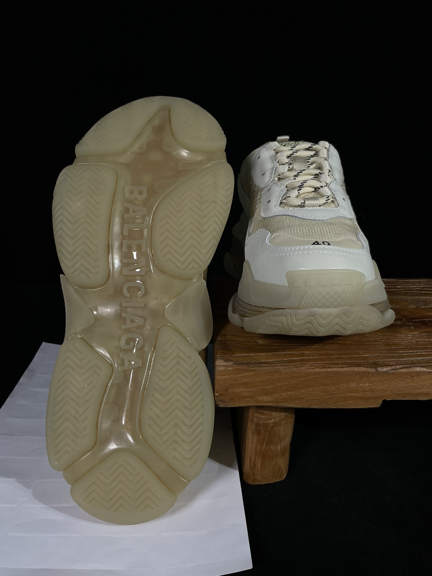 巴黎世家 工厂优势放货，欢迎合作‼️巴黎2代气垫 米黄该有的材料配置、做工工艺和配套配件全部拉满！货量足