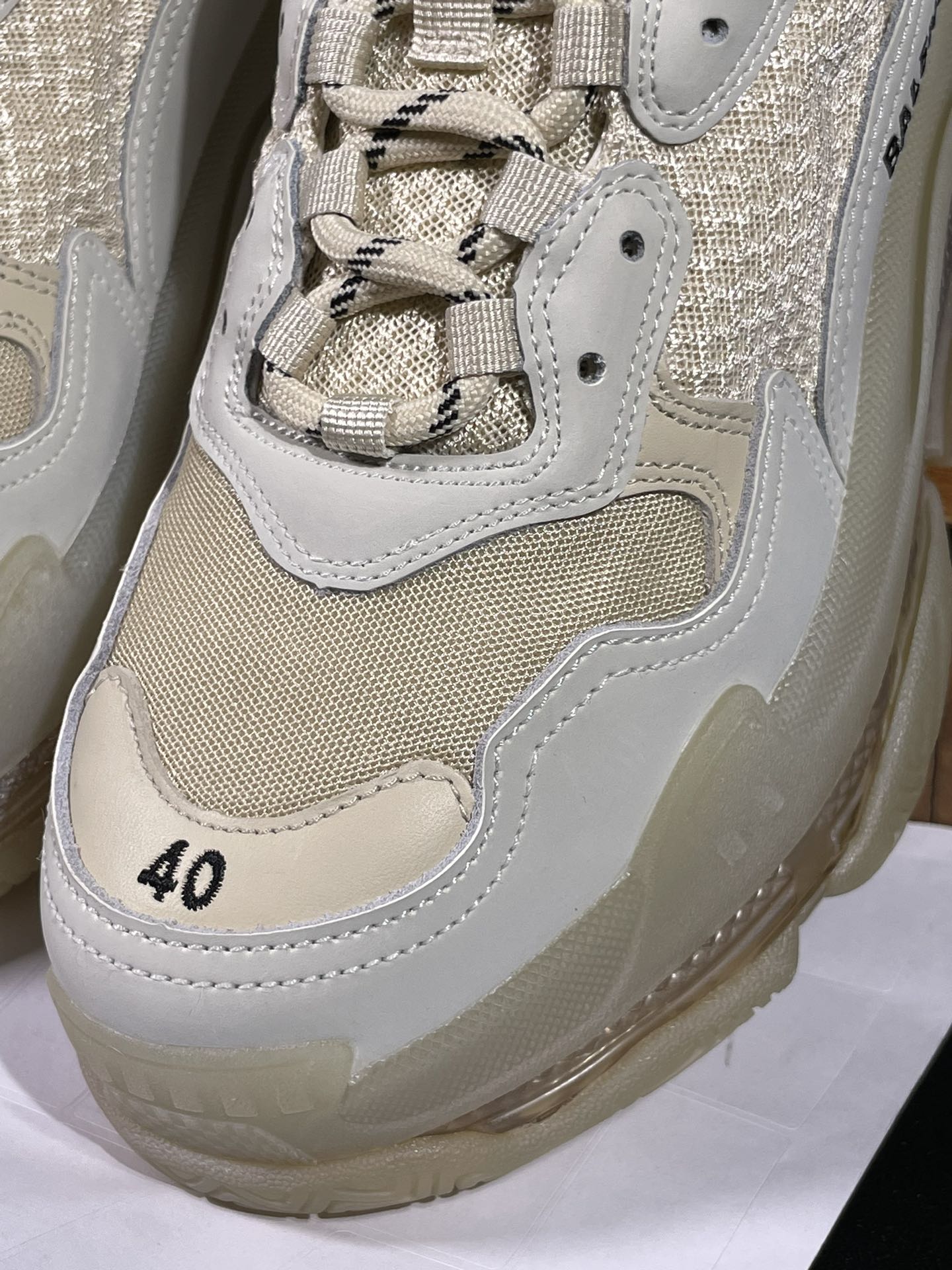 巴黎世家 工厂优势放货，欢迎合作‼️巴黎2代气垫 米黄该有的材料配置、做工工艺和配套配件全部拉满！货量足