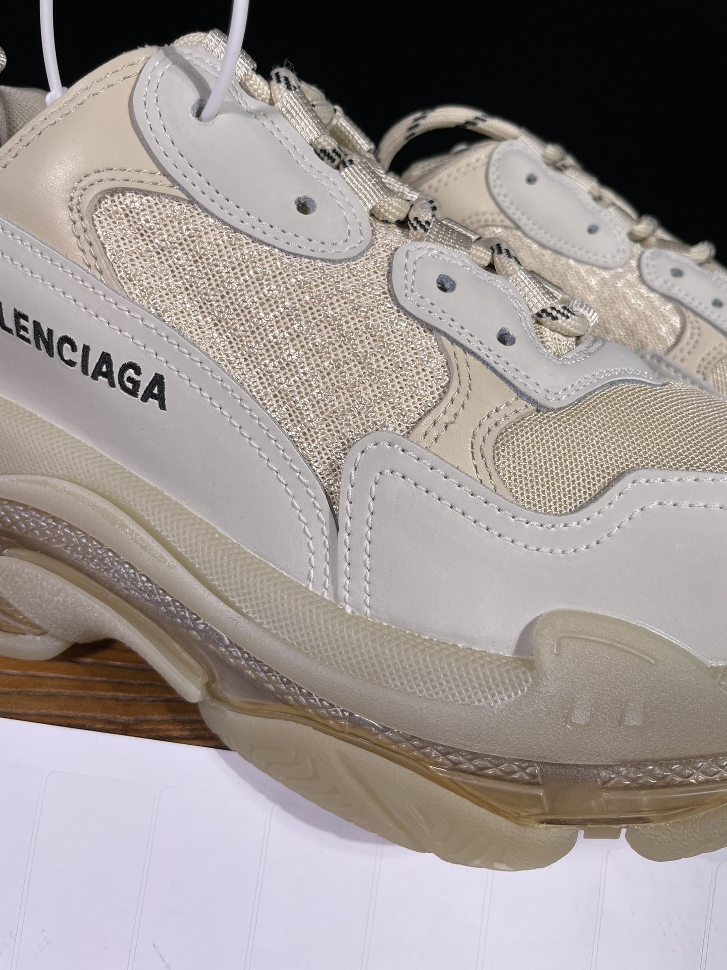 巴黎世家 工厂优势放货，欢迎合作‼️巴黎2代气垫 米黄该有的材料配置、做工工艺和配套配件全部拉满！货量足