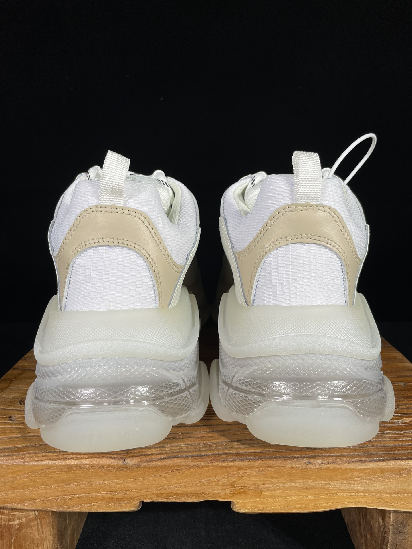 巴黎世家 工厂优势放货，欢迎合作‼️巴黎2代气垫 白米黄该有的材料配置、做工工艺和配套配件全部拉满！货量