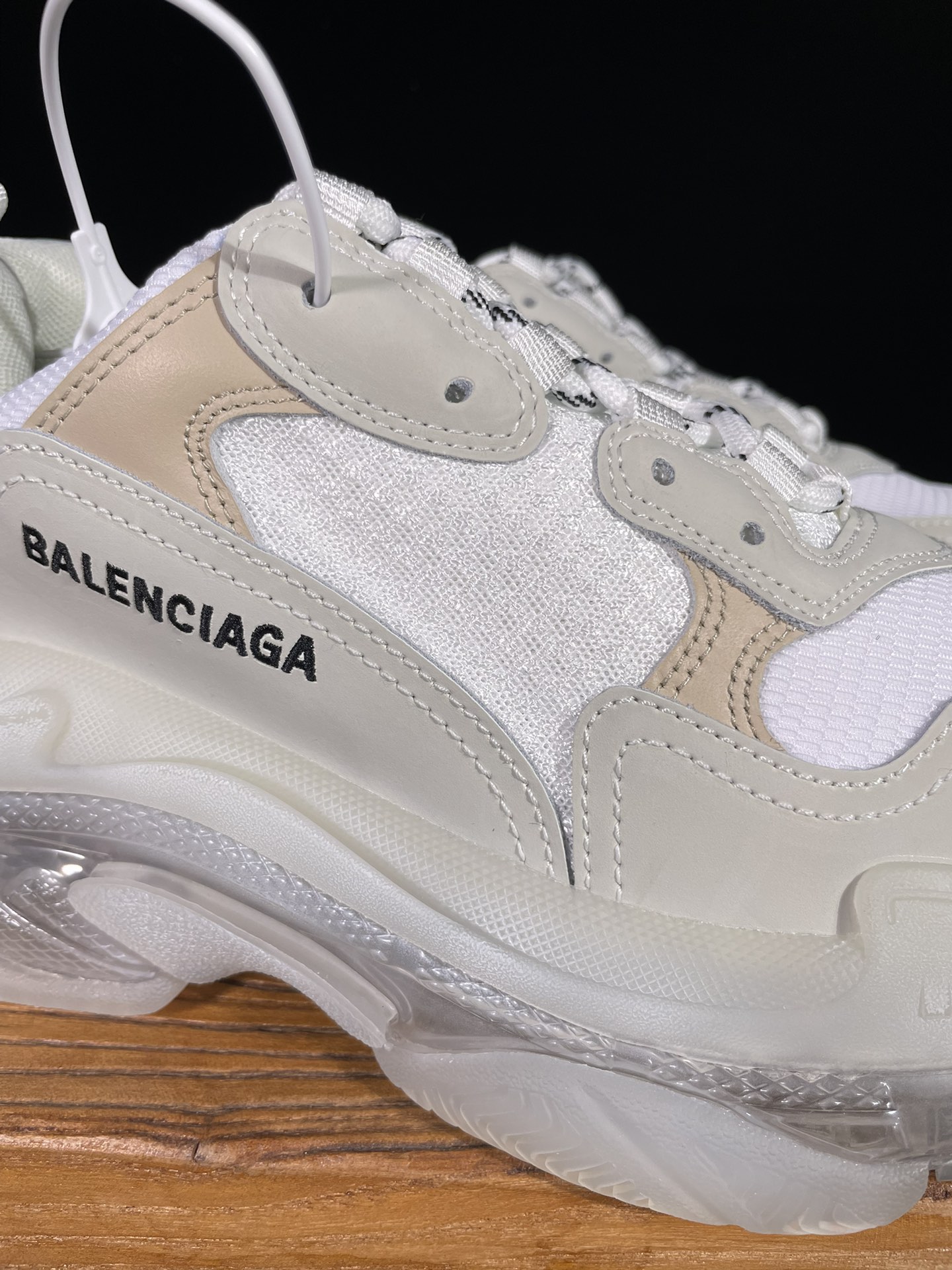 巴黎世家 工厂优势放货，欢迎合作‼️巴黎2代气垫 白米黄该有的材料配置、做工工艺和配套配件全部拉满！货量