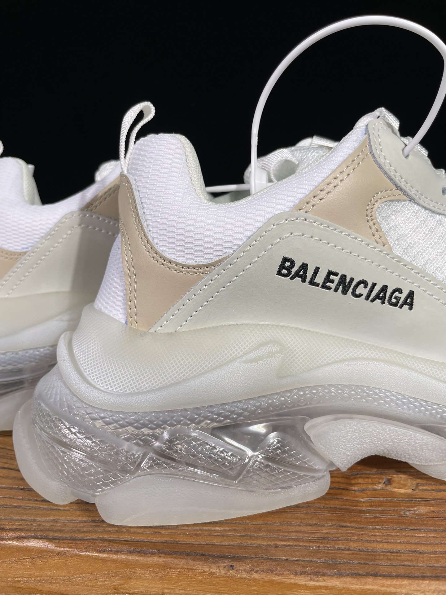 巴黎世家 工厂优势放货，欢迎合作‼️巴黎2代气垫 白米黄该有的材料配置、做工工艺和配套配件全部拉满！货量