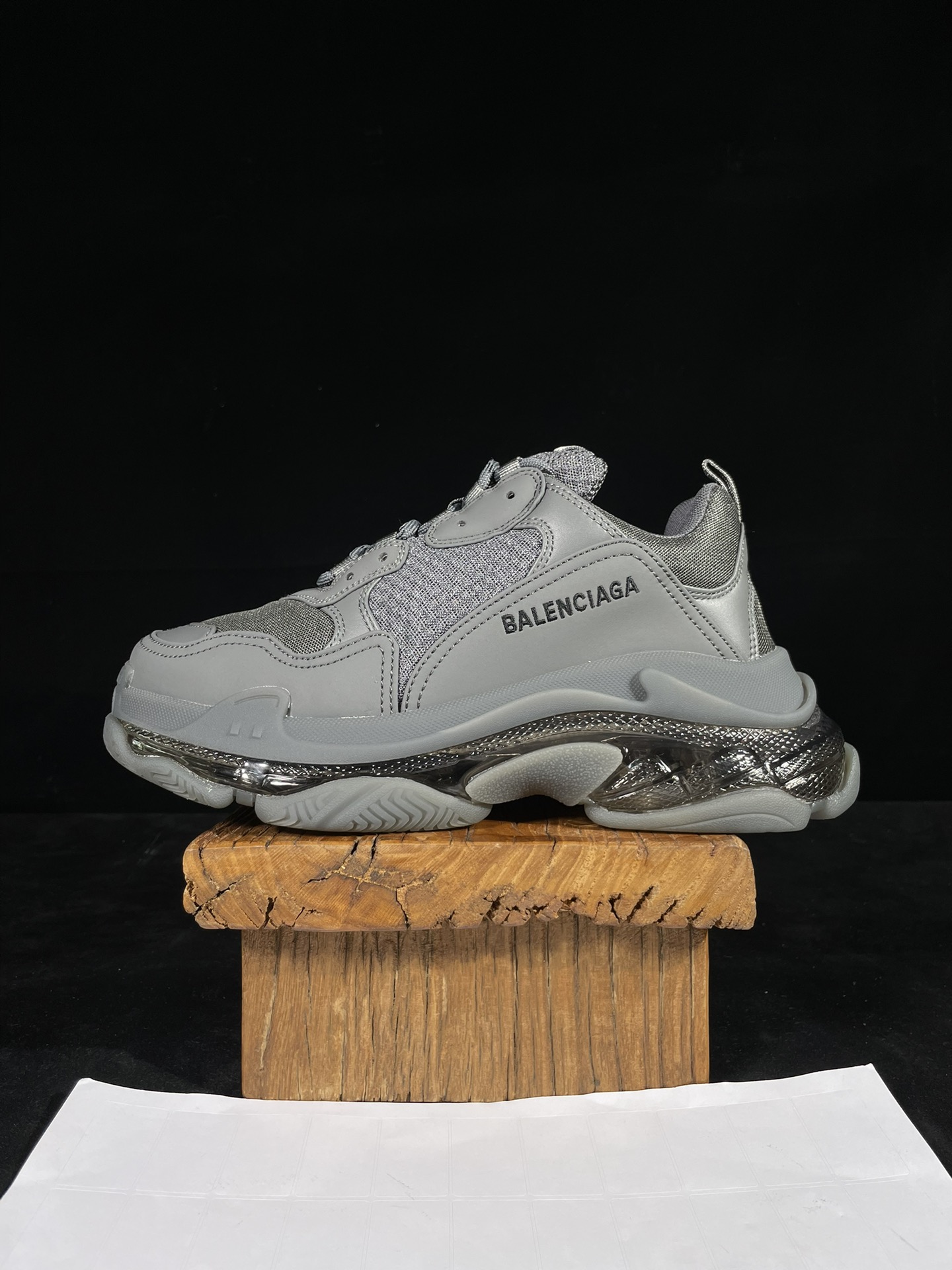 巴黎世家 工厂优势放货，欢迎合作‼️巴黎2代气垫 炭灰折边该有的材料配置、做工工艺和配套配件全部拉满！货