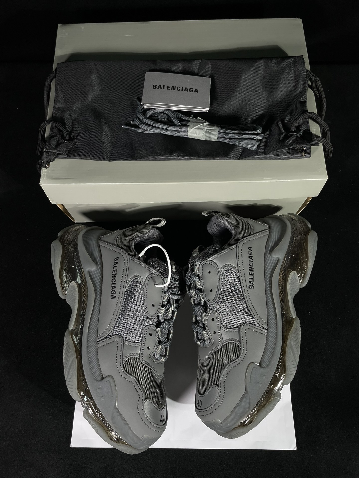 巴黎世家 工厂优势放货，欢迎合作‼️巴黎2代气垫 炭灰折边该有的材料配置、做工工艺和配套配件全部拉满！货