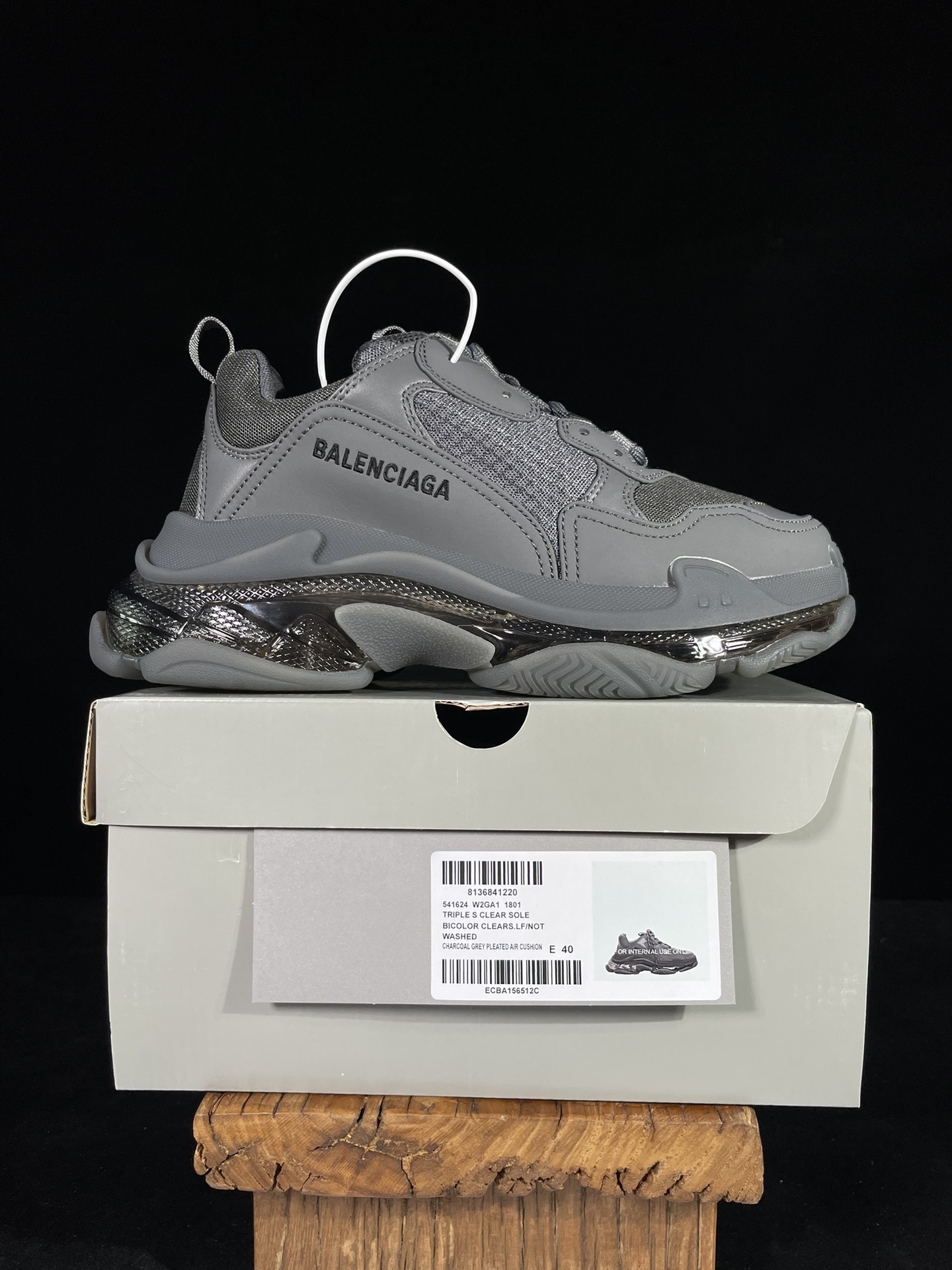 巴黎世家 工厂优势放货，欢迎合作‼️巴黎2代气垫 炭灰折边该有的材料配置、做工工艺和配套配件全部拉满！货