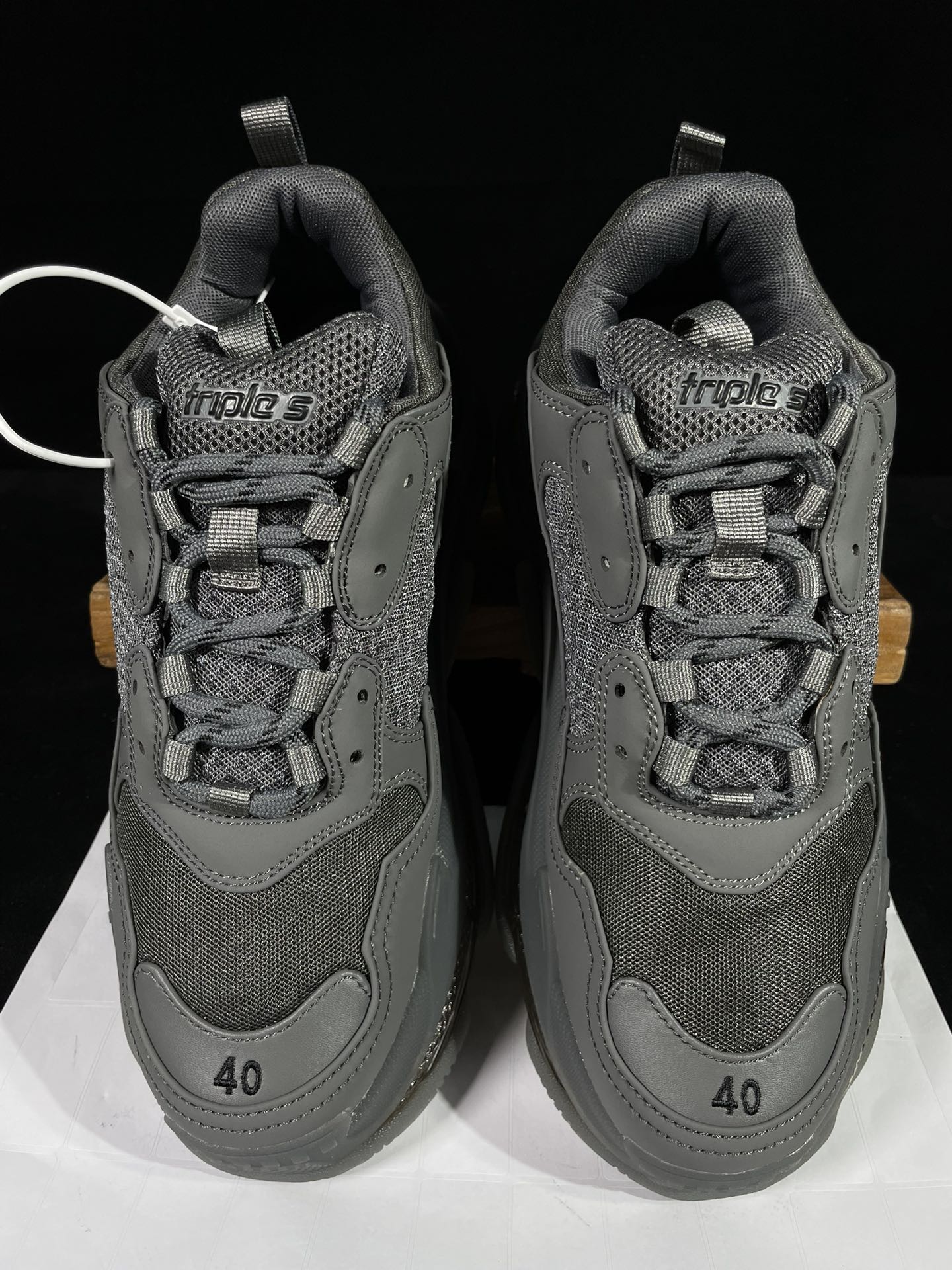 巴黎世家 工厂优势放货，欢迎合作‼️巴黎2代气垫 炭灰折边该有的材料配置、做工工艺和配套配件全部拉满！货