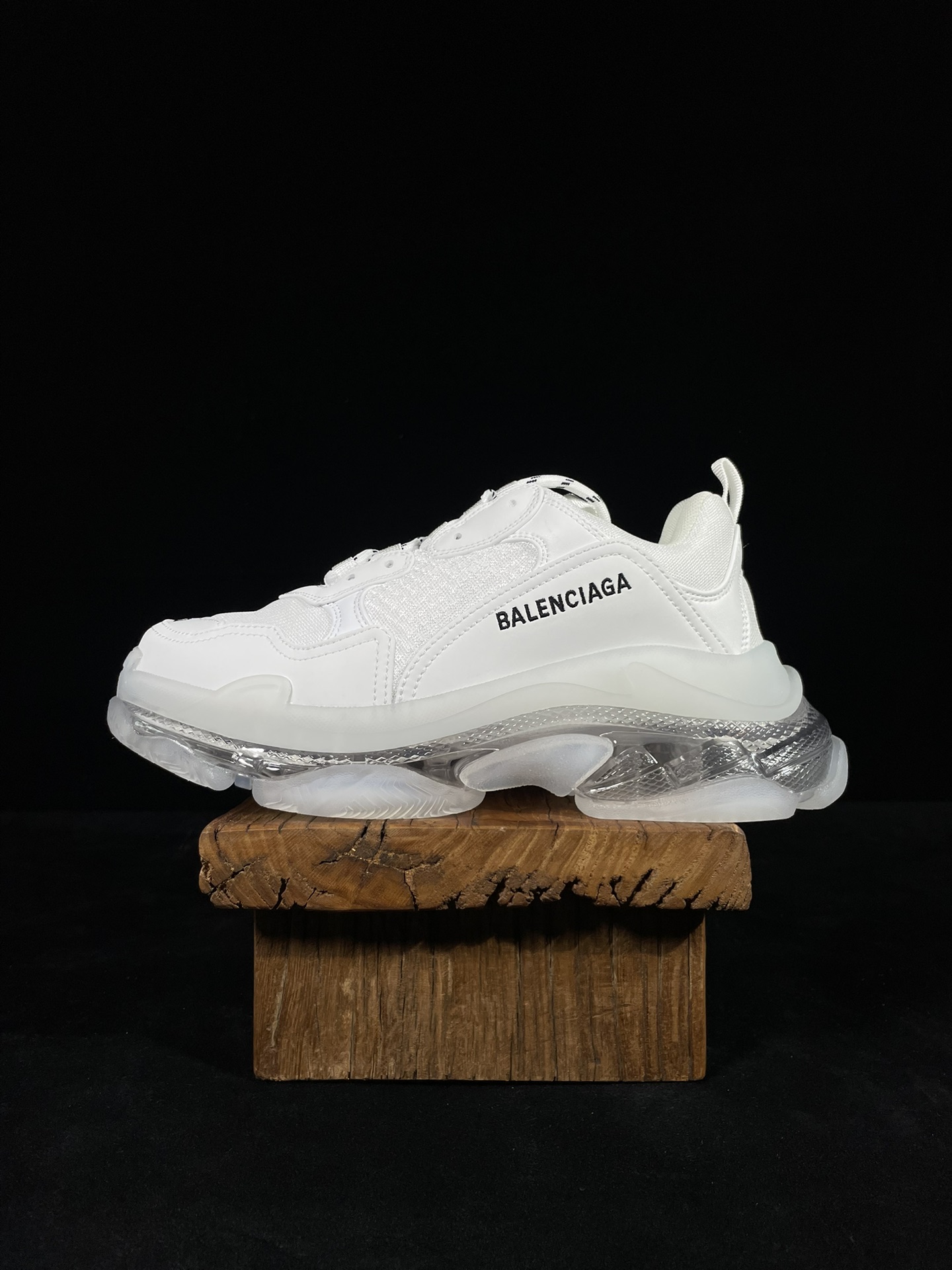 巴黎世家 工厂优势放货，欢迎合作‼️巴黎2代气垫 全白该有的材料配置、做工工艺和配套配件全部拉满！货量足