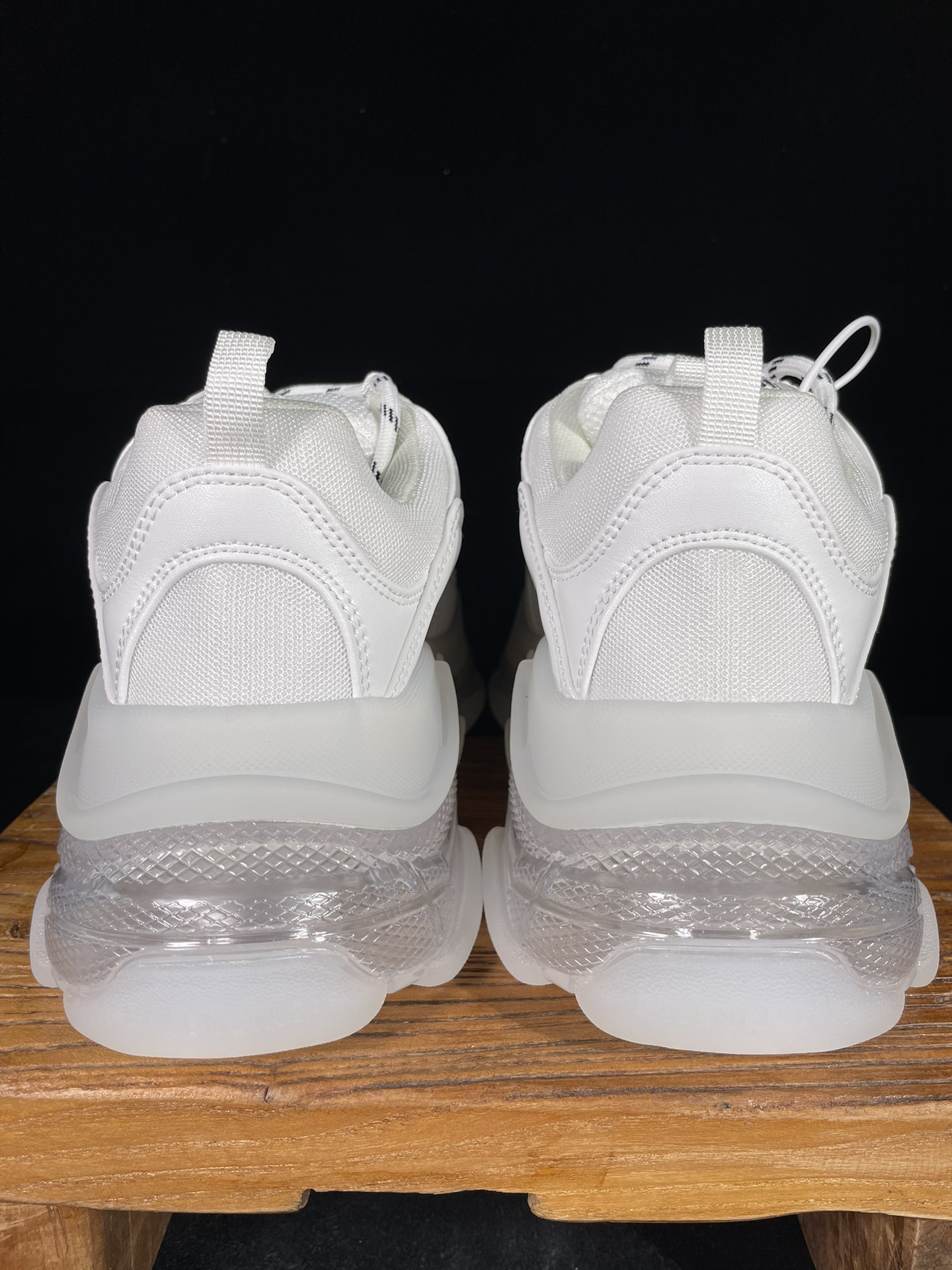 巴黎世家 工厂优势放货，欢迎合作‼️巴黎2代气垫 全白该有的材料配置、做工工艺和配套配件全部拉满！货量足