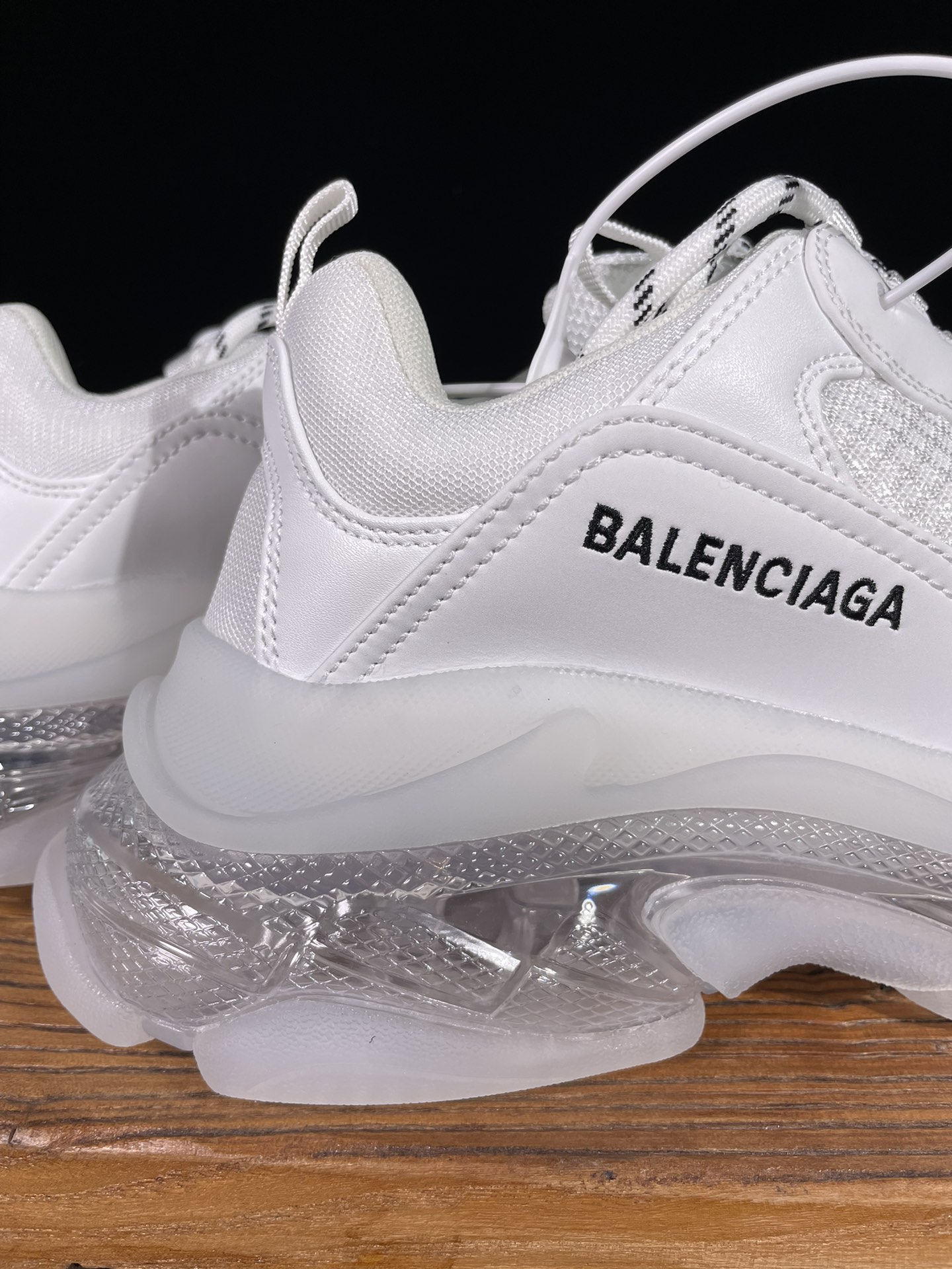 巴黎世家 工厂优势放货，欢迎合作‼️巴黎2代气垫 全白该有的材料配置、做工工艺和配套配件全部拉满！货量足