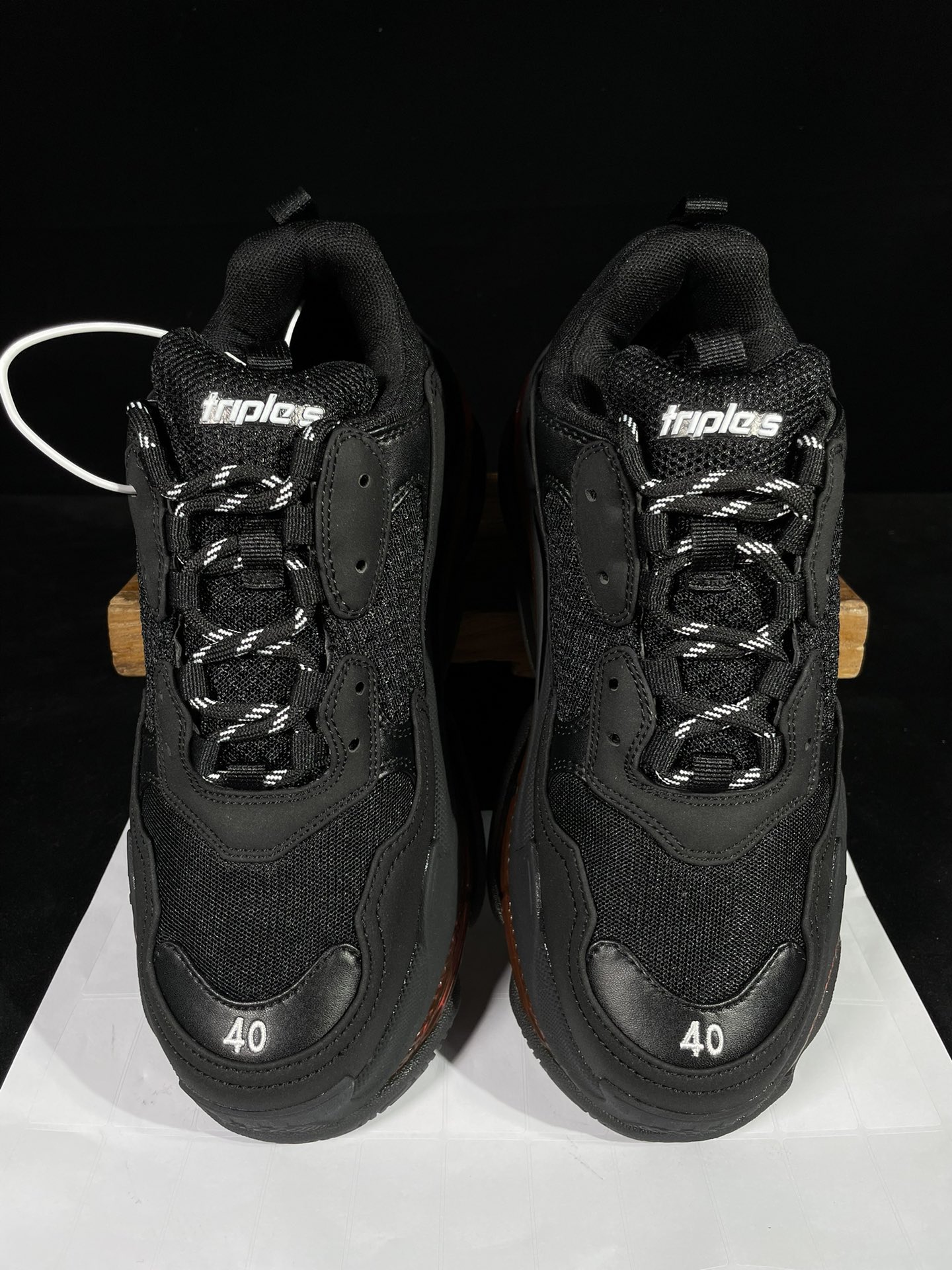 巴黎世家 工厂优势放货，欢迎合作‼️巴黎2代气垫 黑酒红折边该有的材料配置、做工工艺和配套配件全部拉满！