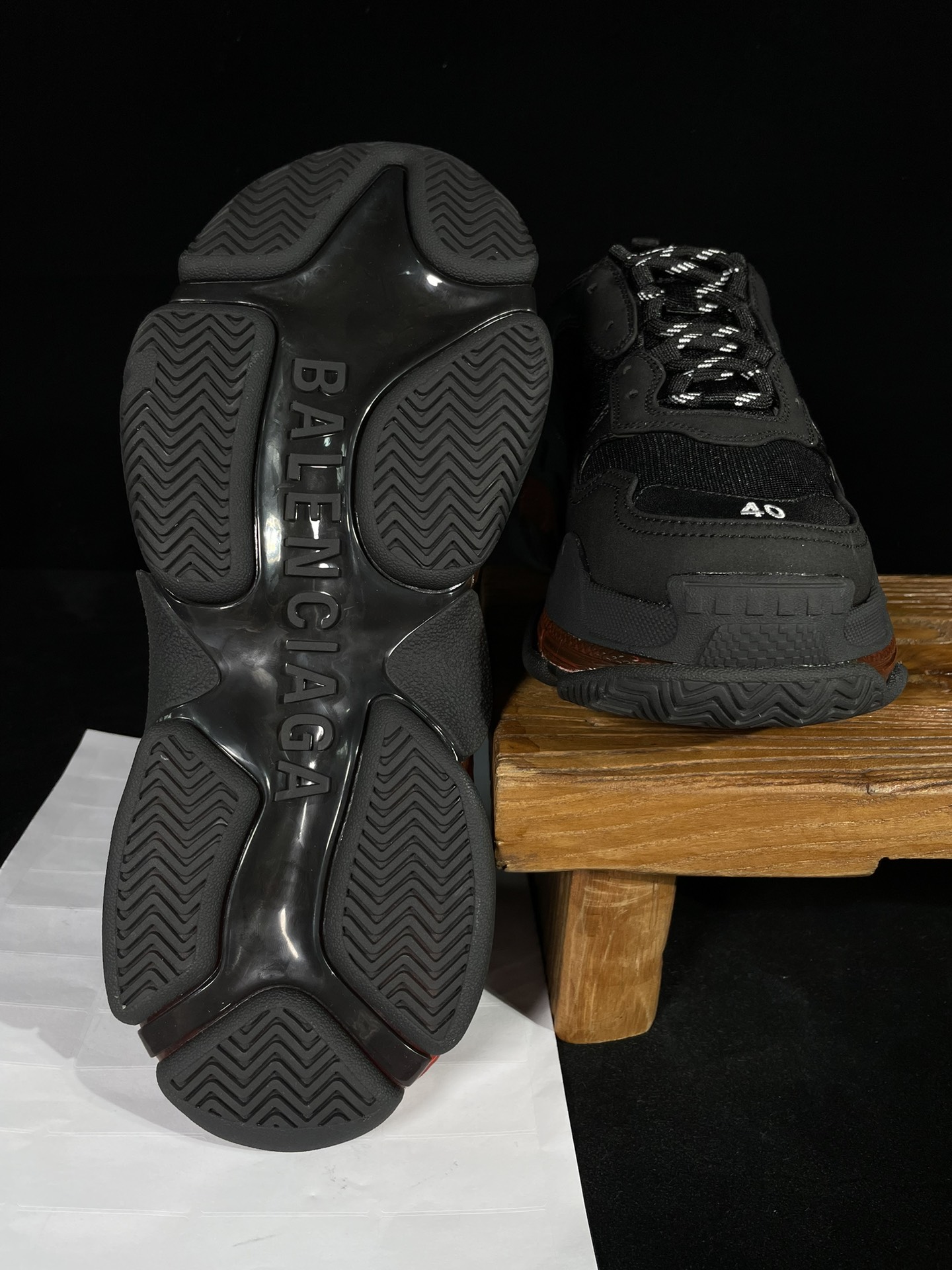 巴黎世家 工厂优势放货，欢迎合作‼️巴黎2代气垫 黑酒红折边该有的材料配置、做工工艺和配套配件全部拉满！