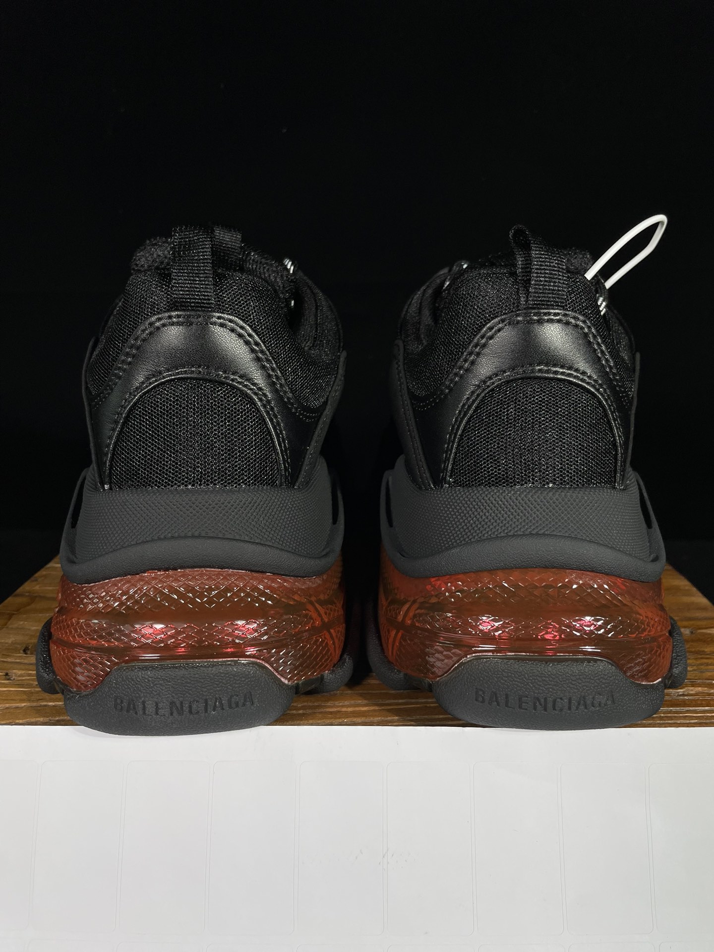 巴黎世家 工厂优势放货，欢迎合作‼️巴黎2代气垫 黑酒红折边该有的材料配置、做工工艺和配套配件全部拉满！