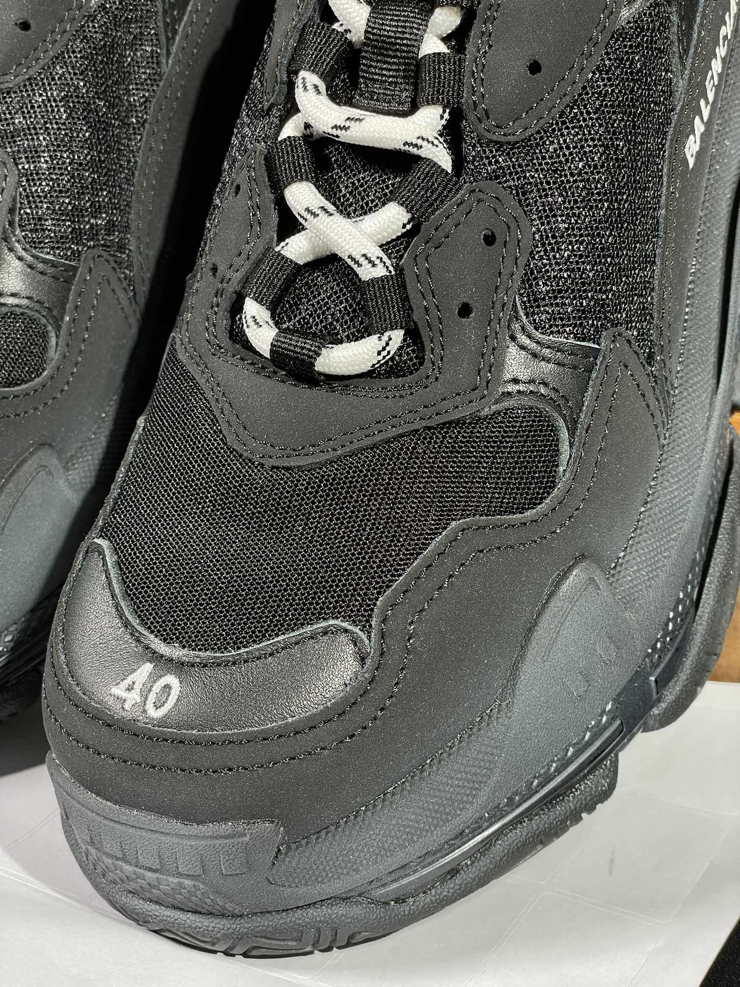 巴黎世家 工厂优势放货，欢迎合作‼️巴黎2代气垫 全黑该有的材料配置、做工工艺和配套配件全部拉满！货量足