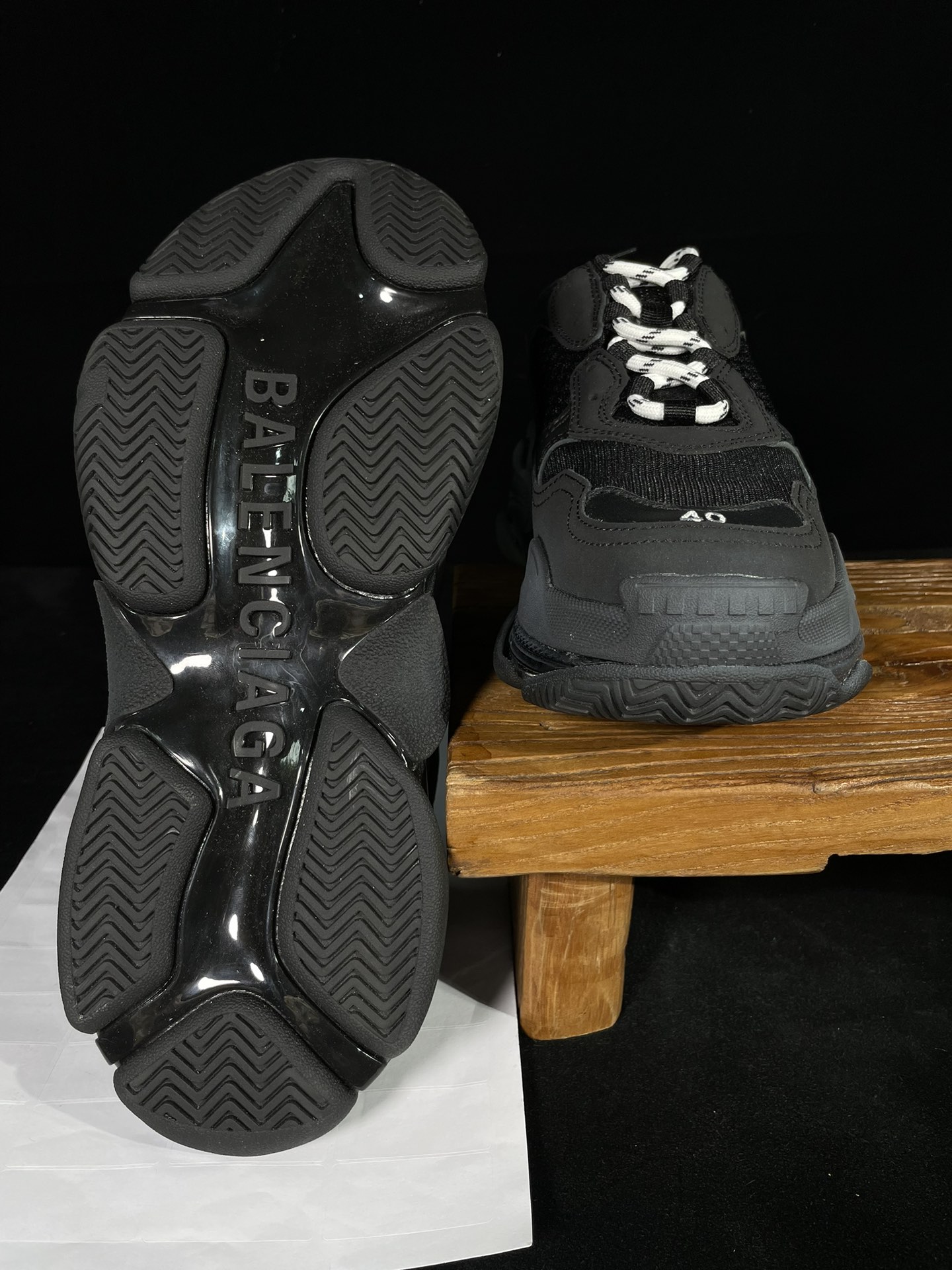 巴黎世家 工厂优势放货，欢迎合作‼️巴黎2代气垫 全黑该有的材料配置、做工工艺和配套配件全部拉满！货量足