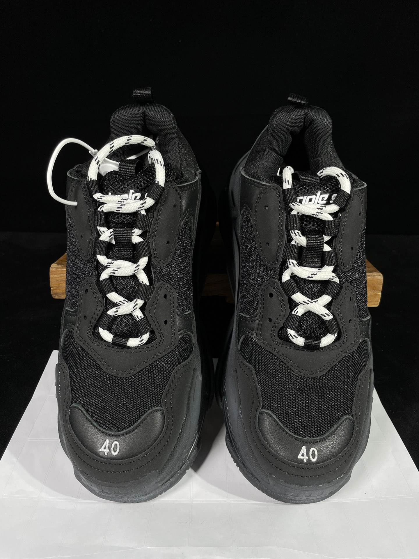 巴黎世家 工厂优势放货，欢迎合作‼️巴黎2代气垫 全黑该有的材料配置、做工工艺和配套配件全部拉满！货量足