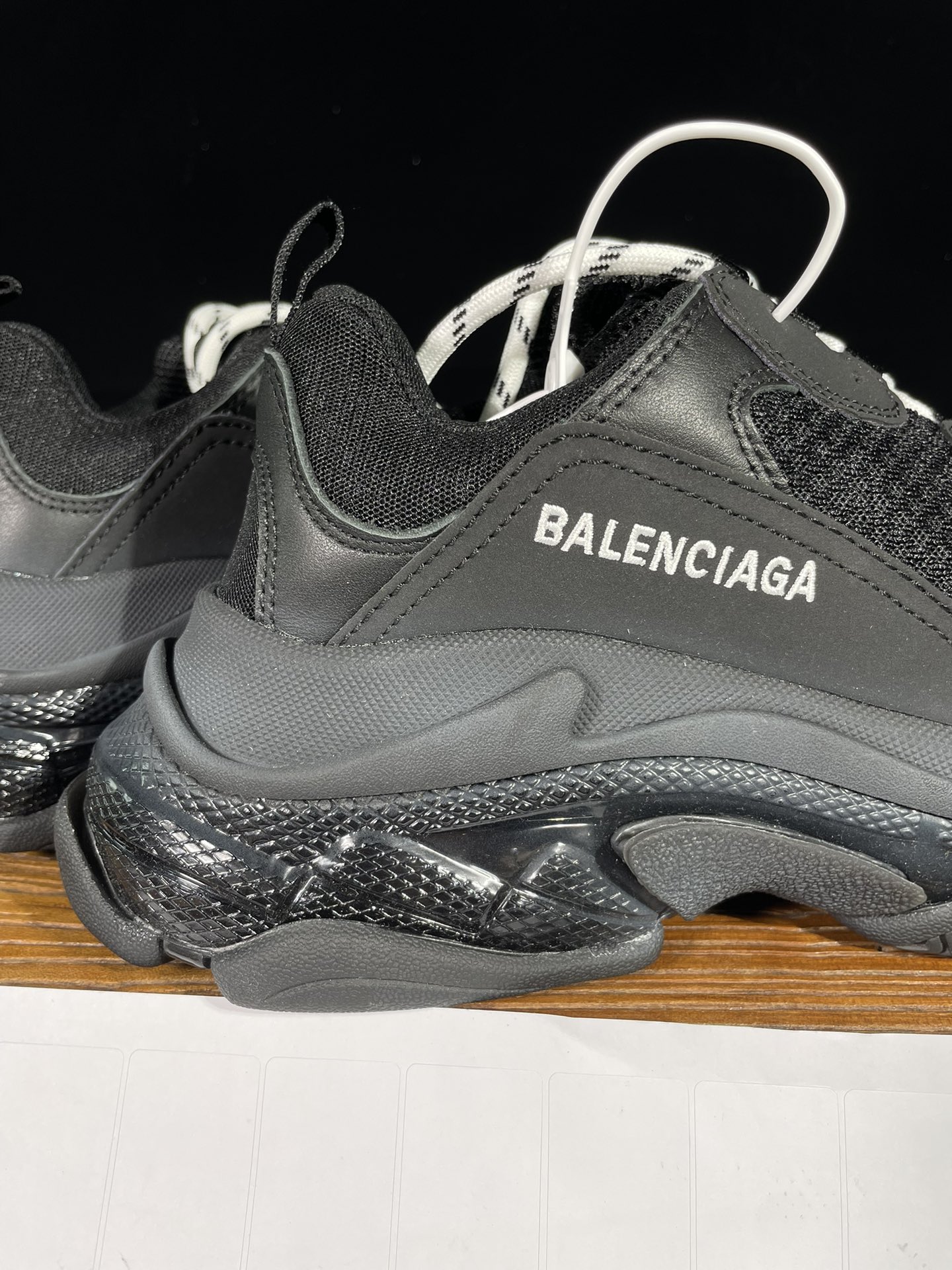 巴黎世家 工厂优势放货，欢迎合作‼️巴黎2代气垫 全黑该有的材料配置、做工工艺和配套配件全部拉满！货量足