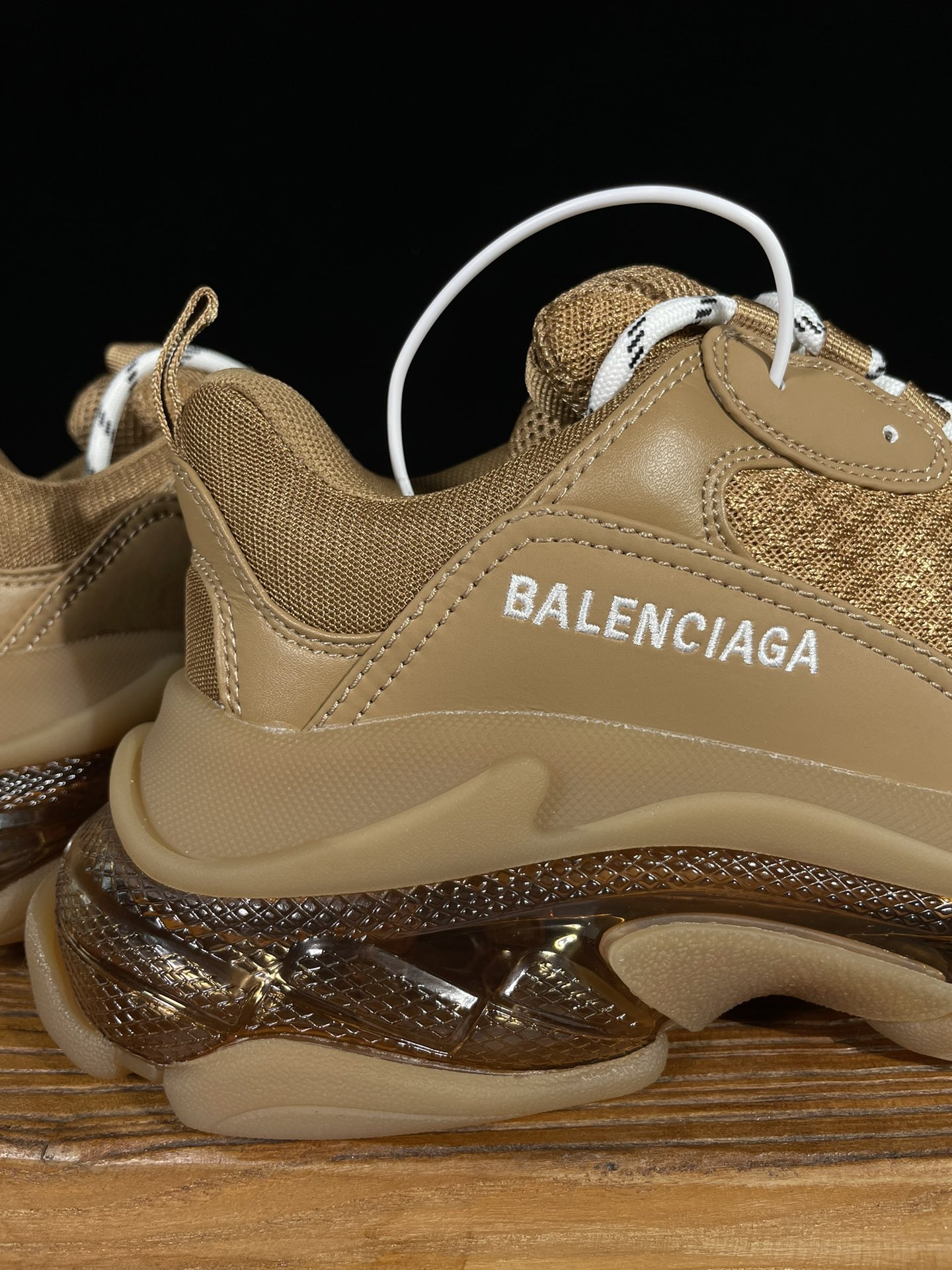 巴黎世家 工厂优势放货，欢迎合作‼️巴黎2代气垫 咖啡棕该有的材料配置、做工工艺和配套配件全部拉满！货量