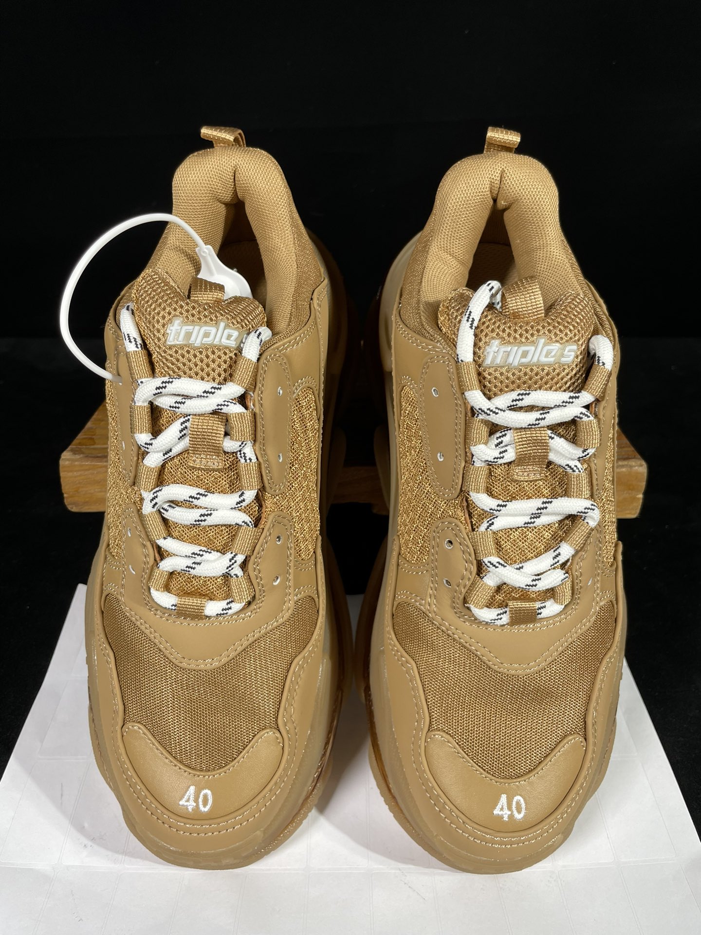 巴黎世家 工厂优势放货，欢迎合作‼️巴黎2代气垫 咖啡棕该有的材料配置、做工工艺和配套配件全部拉满！货量