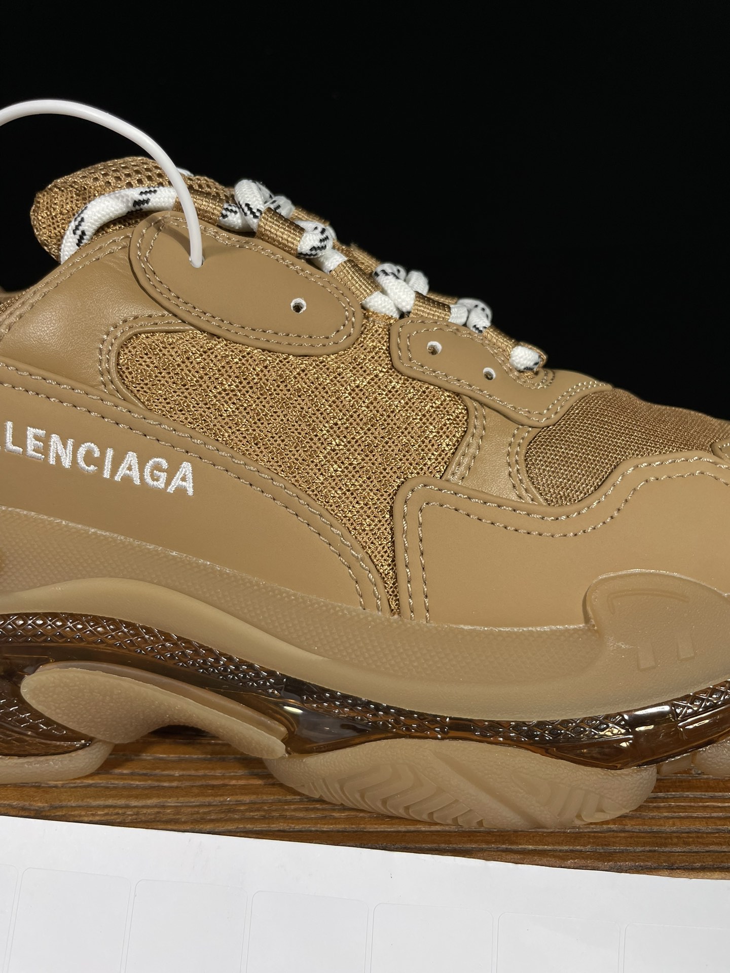 巴黎世家 工厂优势放货，欢迎合作‼️巴黎2代气垫 咖啡棕该有的材料配置、做工工艺和配套配件全部拉满！货量