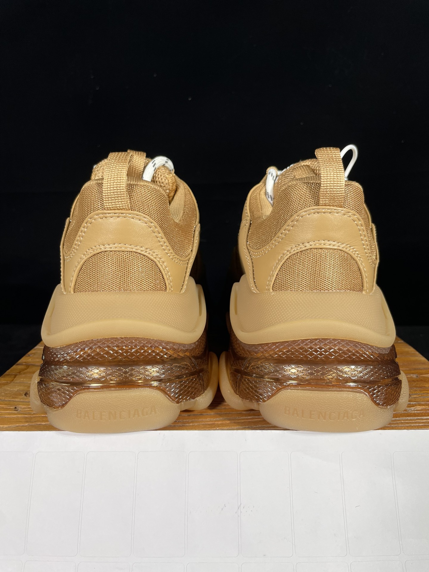 巴黎世家 工厂优势放货，欢迎合作‼️巴黎2代气垫 咖啡棕该有的材料配置、做工工艺和配套配件全部拉满！货量