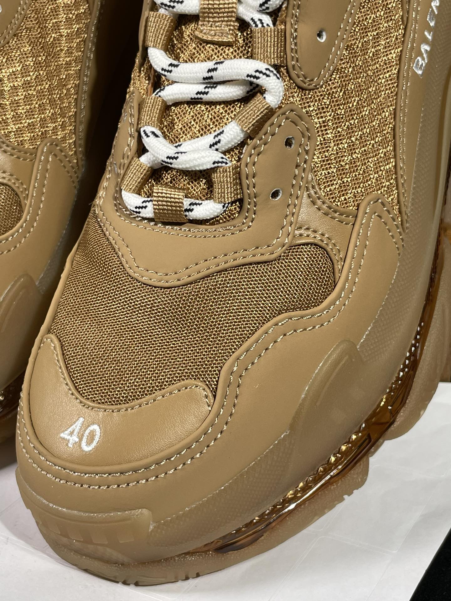 巴黎世家 工厂优势放货，欢迎合作‼️巴黎2代气垫 咖啡棕该有的材料配置、做工工艺和配套配件全部拉满！货量