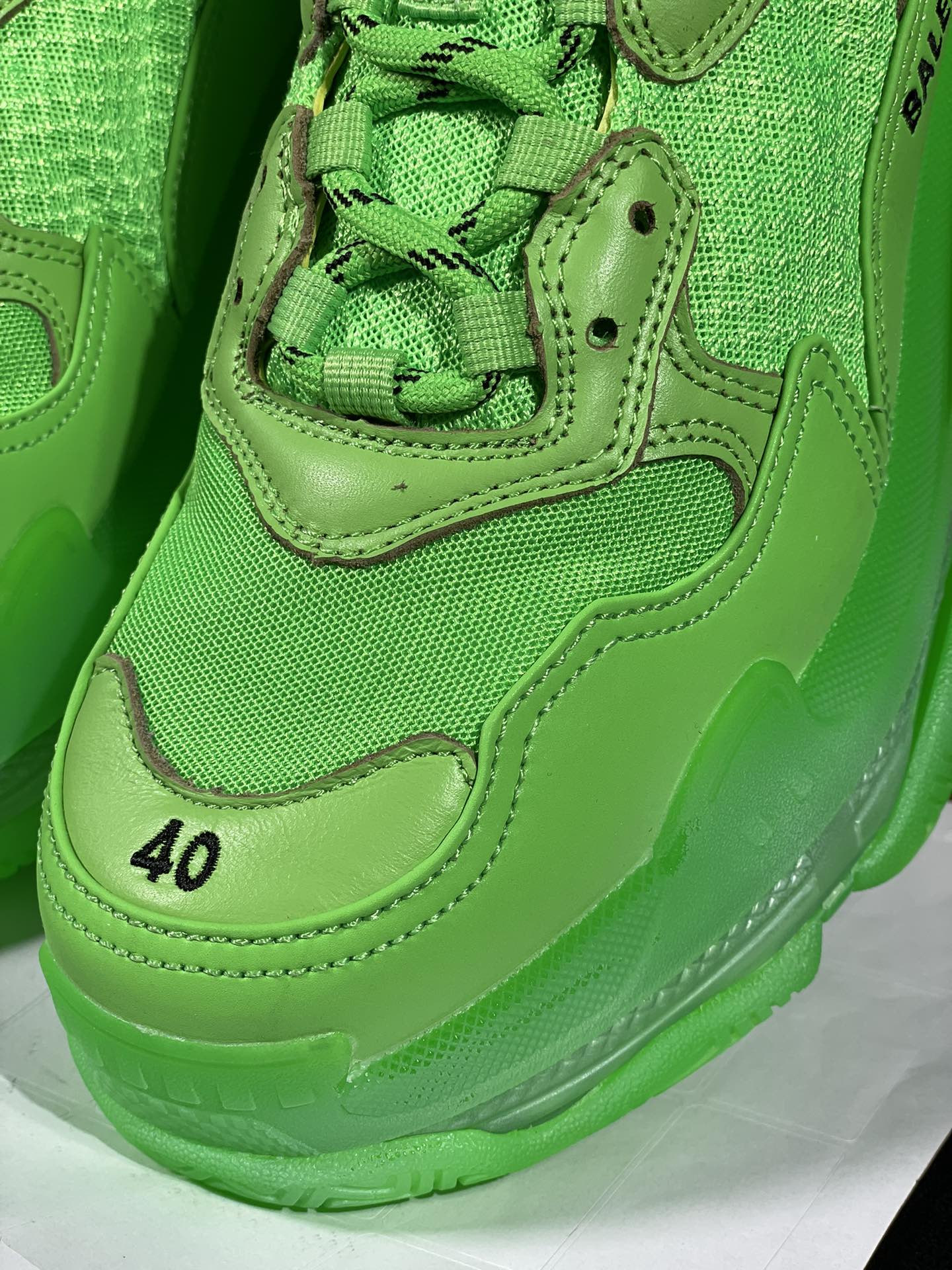 巴黎世家 工厂优势放货，欢迎合作‼️巴黎2代气垫 绿色折边该有的材料配置、做工工艺和配套配件全部拉满！货