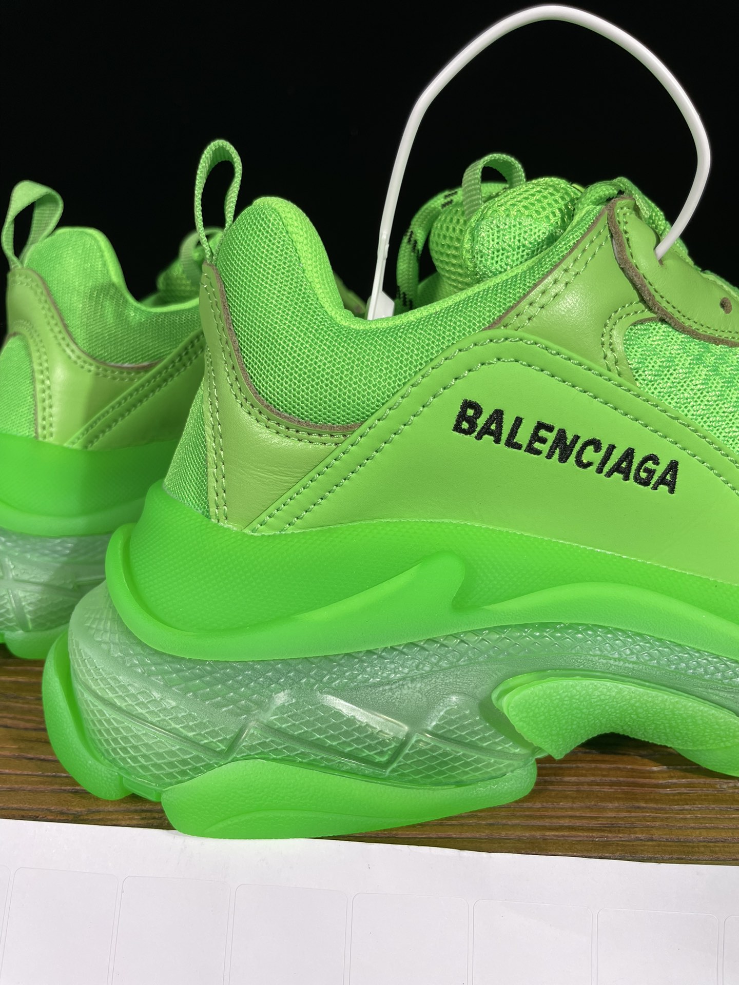 巴黎世家 工厂优势放货，欢迎合作‼️巴黎2代气垫 绿色折边该有的材料配置、做工工艺和配套配件全部拉满！货