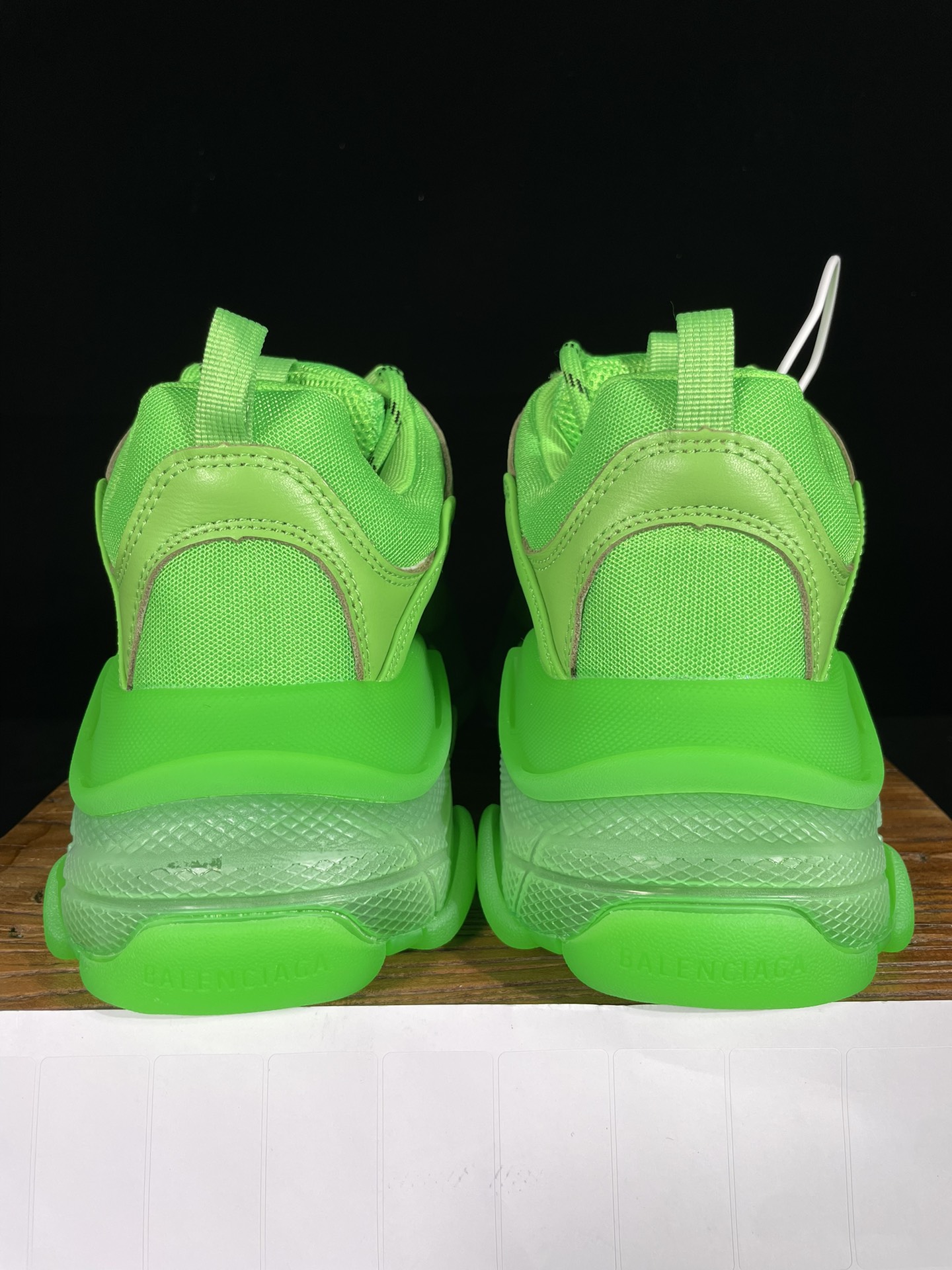 巴黎世家 工厂优势放货，欢迎合作‼️巴黎2代气垫 绿色折边该有的材料配置、做工工艺和配套配件全部拉满！货