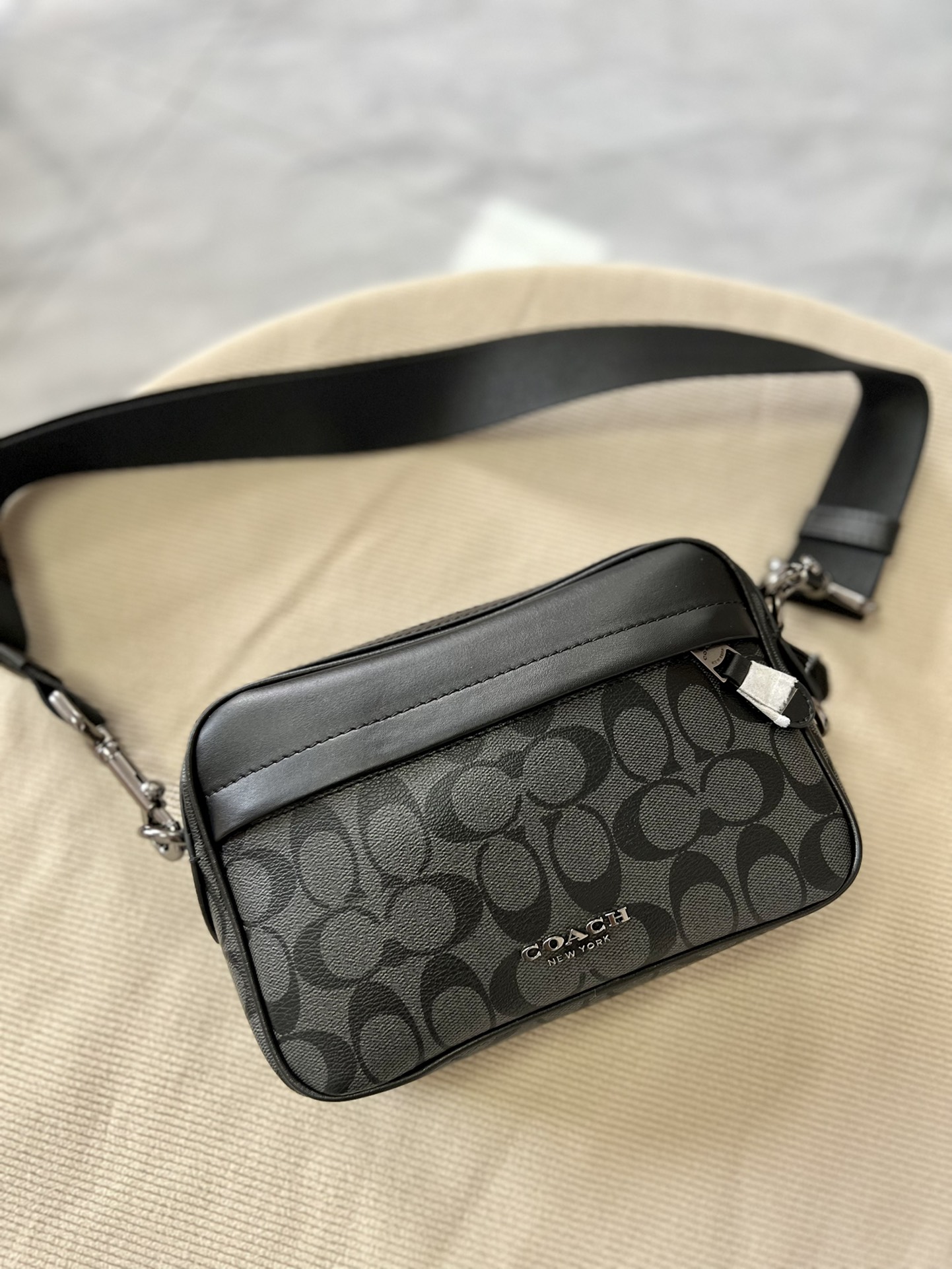 Coach Coa 男士单肩斜挎包 牛皮材质配pvc老花材质 Graham Crossbody单肩斜挎男士相机包