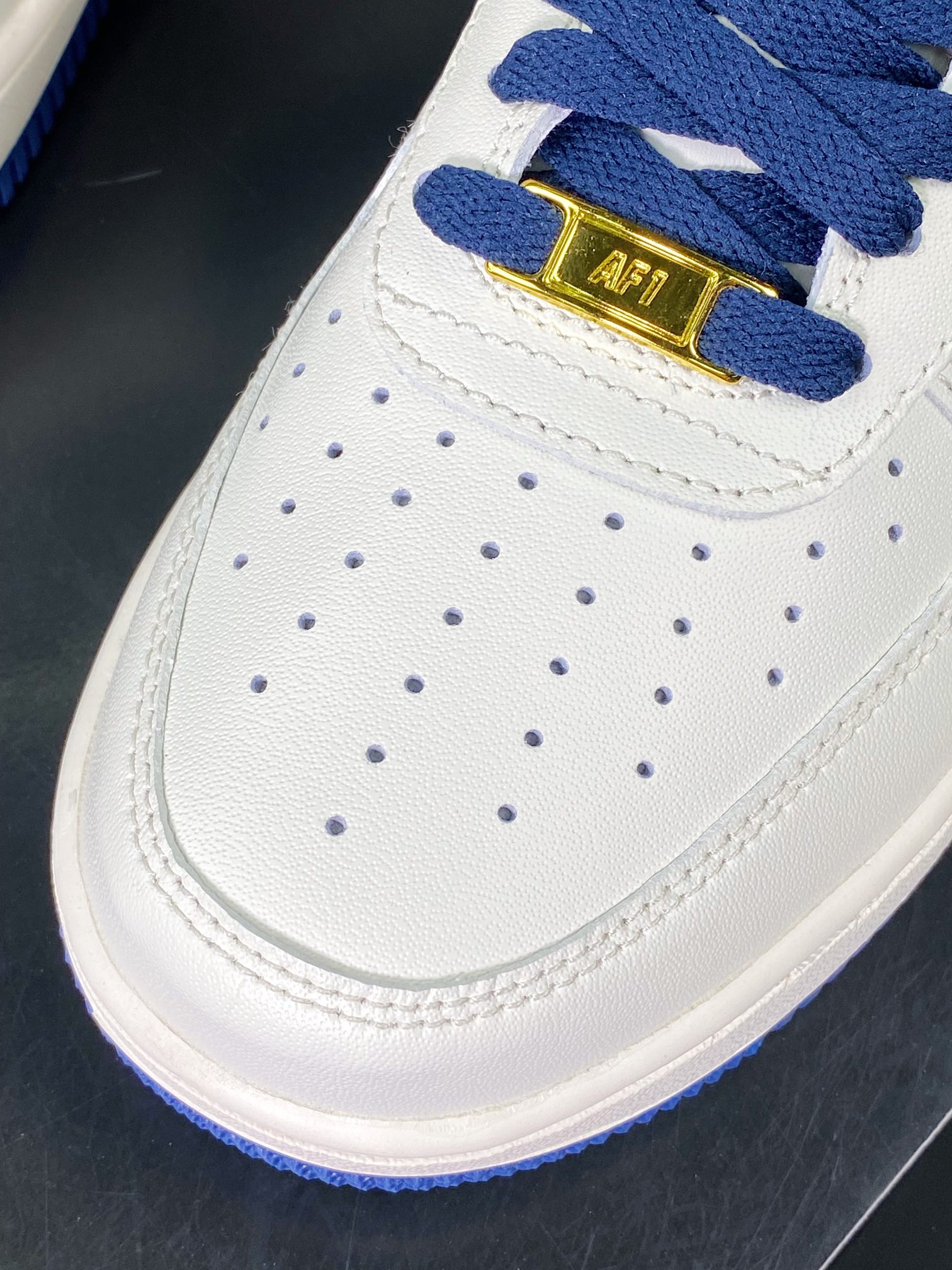 Air Force 1'07 Low ”Beige/Dark Blue/Jumbo Swoosh” Air Force 1 sneakers ”leather off-white navy blue enlarged hook” SP0758-026