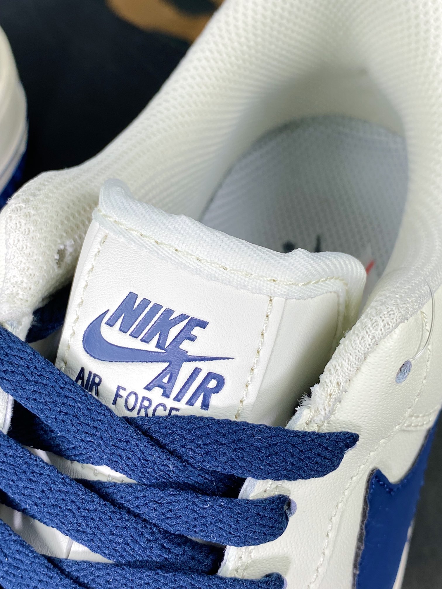 Air Force 1'07 Low ”Beige/Dark Blue/Jumbo Swoosh” Air Force 1 sneakers ”leather off-white navy blue enlarged hook” SP0758-026