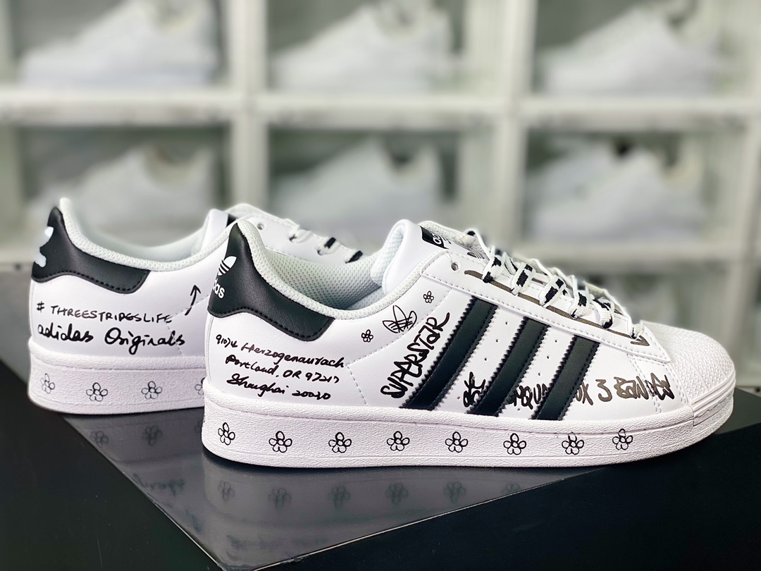 Originals Superstar classic shell toe series low-top sneakers ”leather white and black flower graffiti” GV9804