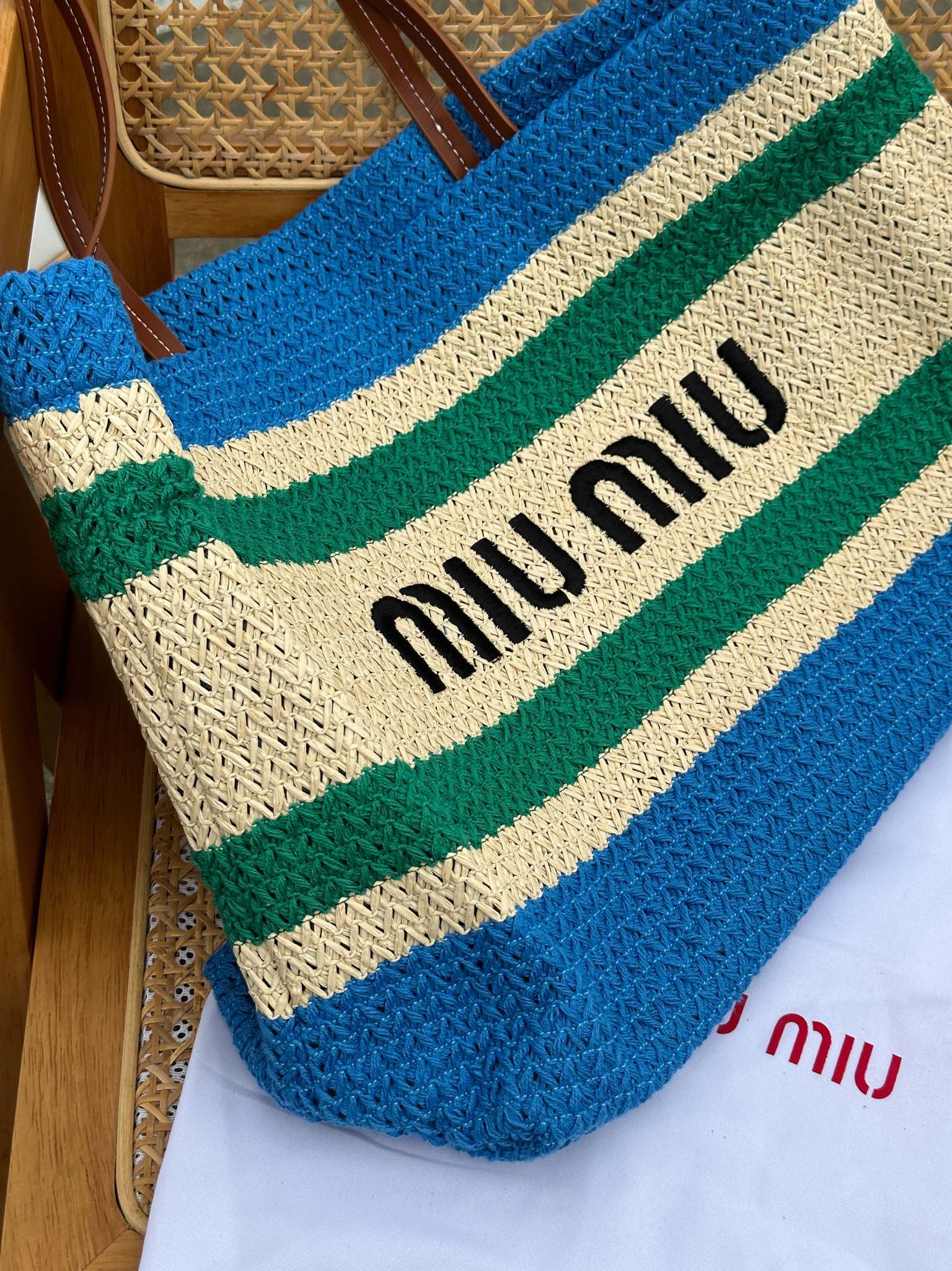 新款MiuMiu草编托特包 8