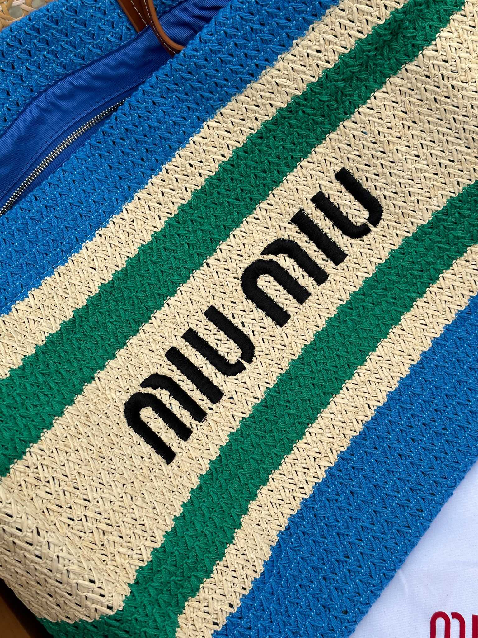 新款MiuMiu草编托特包 3