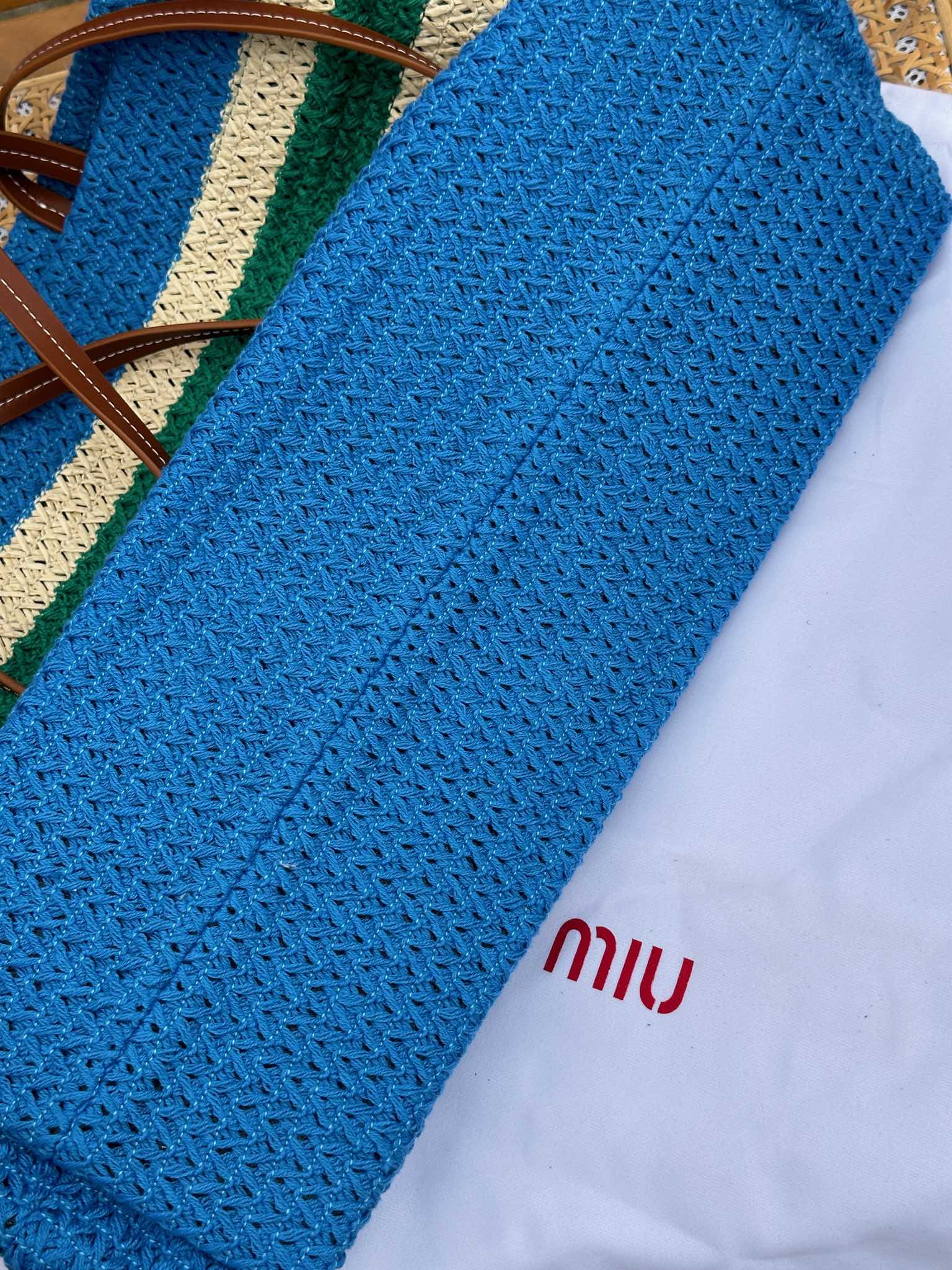 新款MiuMiu草编托特包 9