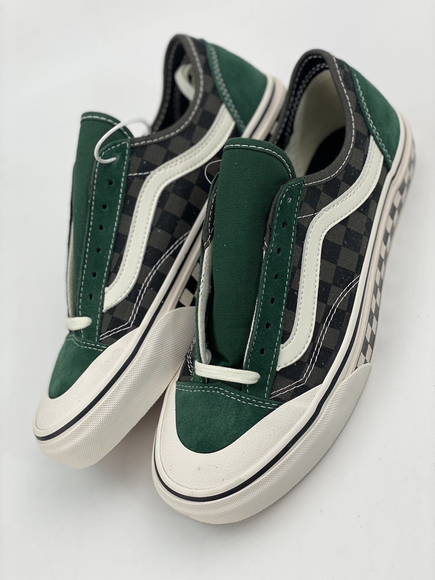 Vans Style 136 Decon VR3 Vans official black and green checkerboard stitching VN0A4BX9ACW