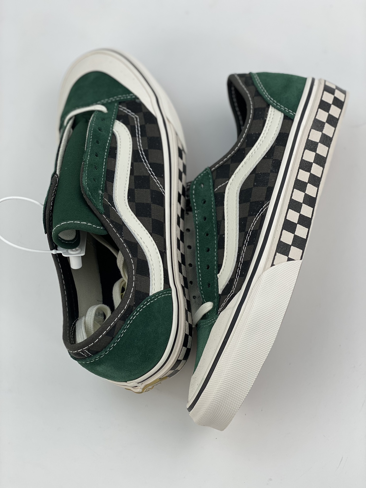 Vans Style 136 Decon VR3 Vans official black and green checkerboard stitching VN0A4BX9ACW