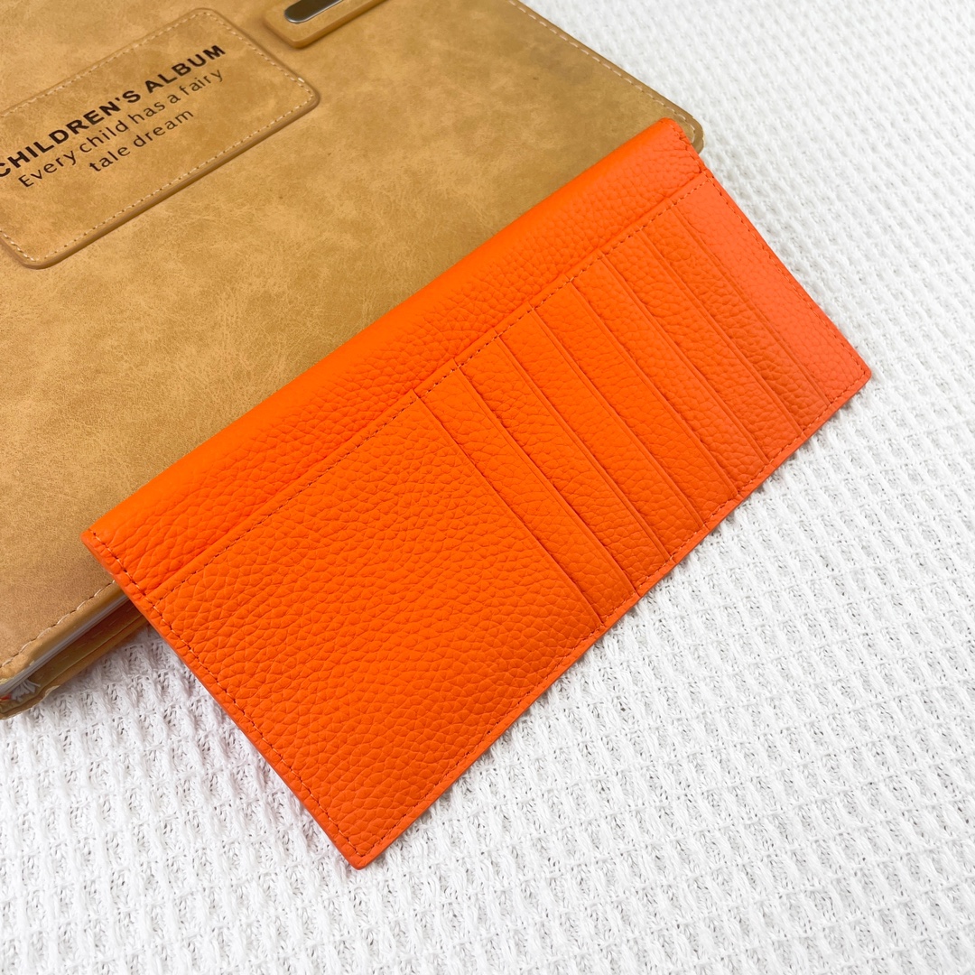 爱马仕Hermes Silk’in信封包/卡包/钱包 采用Barenia小牛皮制作而成 9个插卡位,按扣开合,一个大钞 爱马仕Hermes Silk’in信封包/卡包/钱包 采用Barenia小牛皮制作而成 9个插卡位,按扣开合,一个大钞
