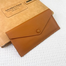 爱马仕Hermes Silk’in信封包/卡包/钱包 采用Barenia小牛皮制作而成 9个插卡位,按扣开合,一个大钞 爱马仕Hermes Silk’in信封包/卡包/钱包 采用Barenia小牛皮制作而成 9个插卡位,按扣开合,一个大钞