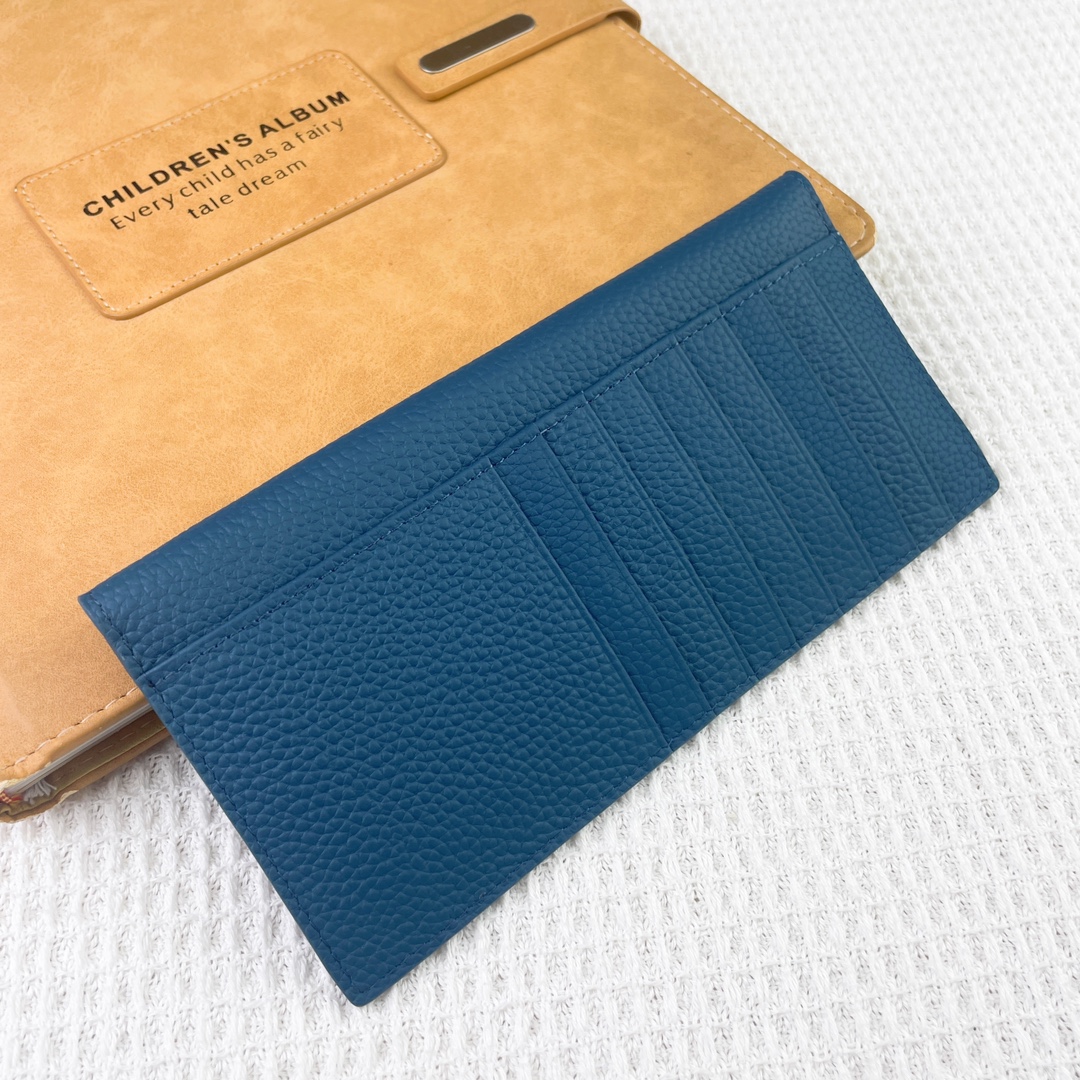 爱马仕Hermes Silk’in信封包/卡包/钱包 采用Barenia小牛皮制作而成 9个插卡位,按扣开合,一个大钞 爱马仕Hermes Silk’in信封包/卡包/钱包 采用Barenia小牛皮制作而成 9个插卡位,按扣开合,一个大钞