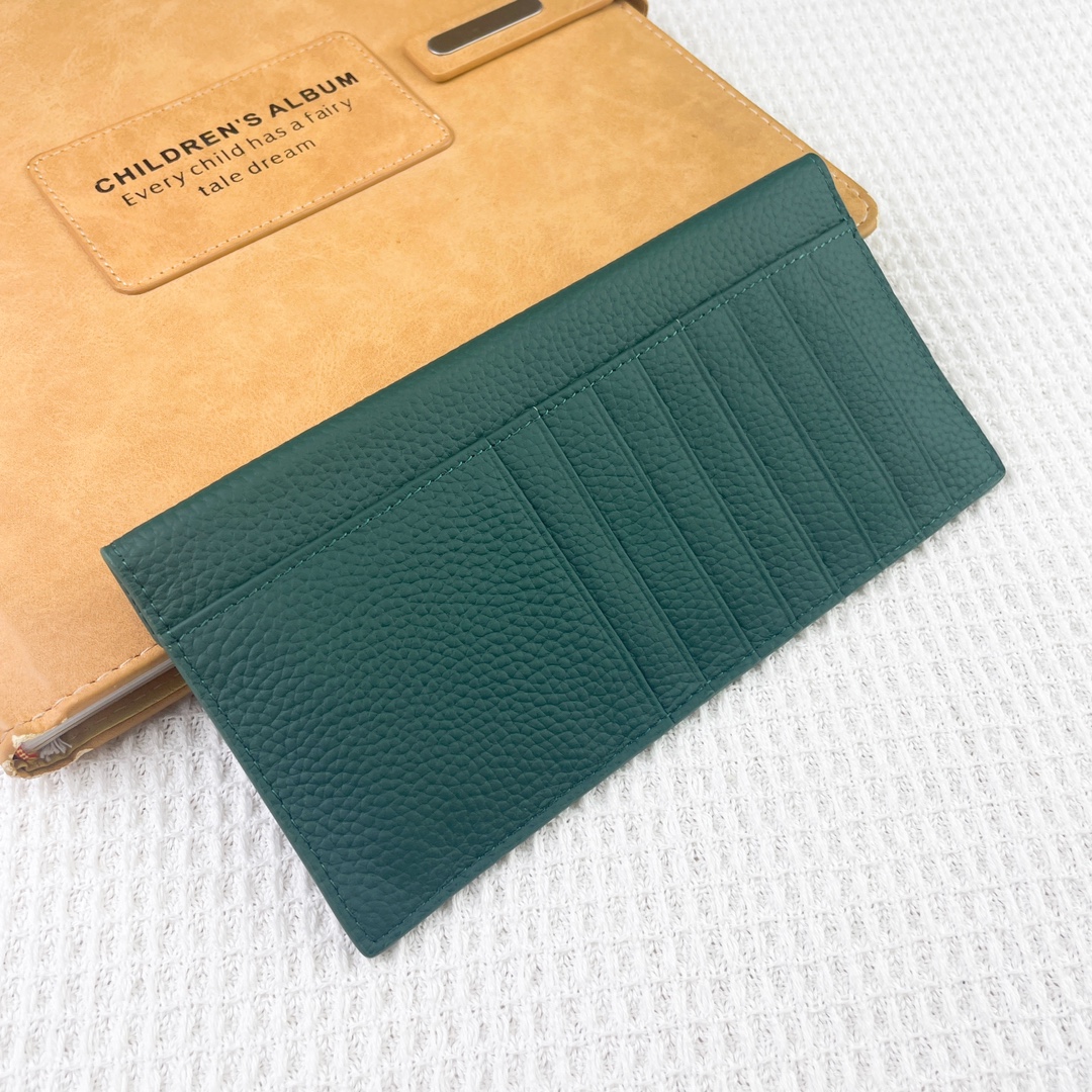 爱马仕Hermes Silk’in信封包/卡包/钱包 采用Barenia小牛皮制作而成 9个插卡位,按扣开合,一个大钞 爱马仕Hermes Silk’in信封包/卡包/钱包 采用Barenia小牛皮制作而成 9个插卡位,按扣开合,一个大钞