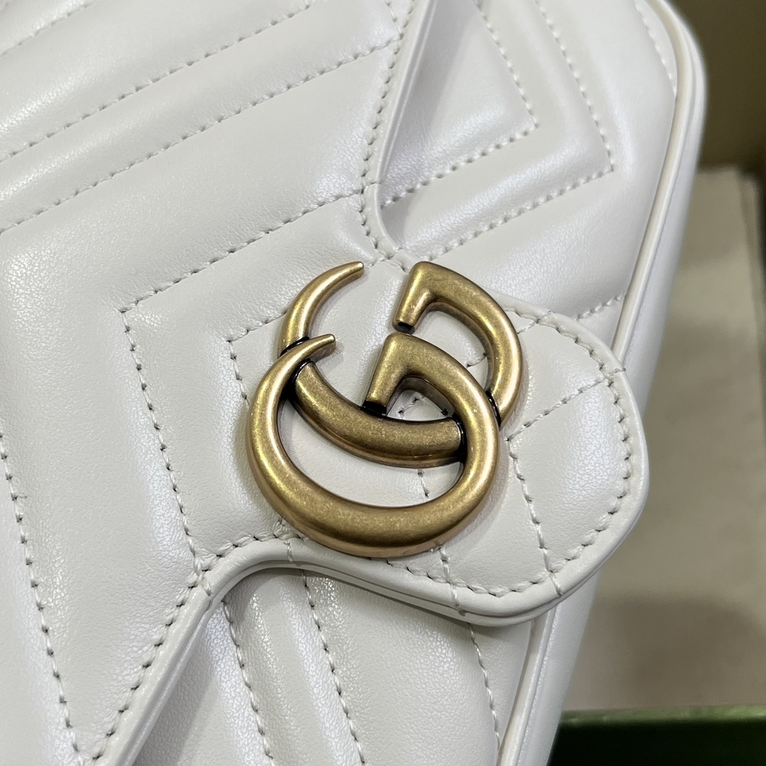 Gucci GG Marmont系列饰卡包迷你链条钱包 双G配件设计在品牌现代风格中注入传统精髓
